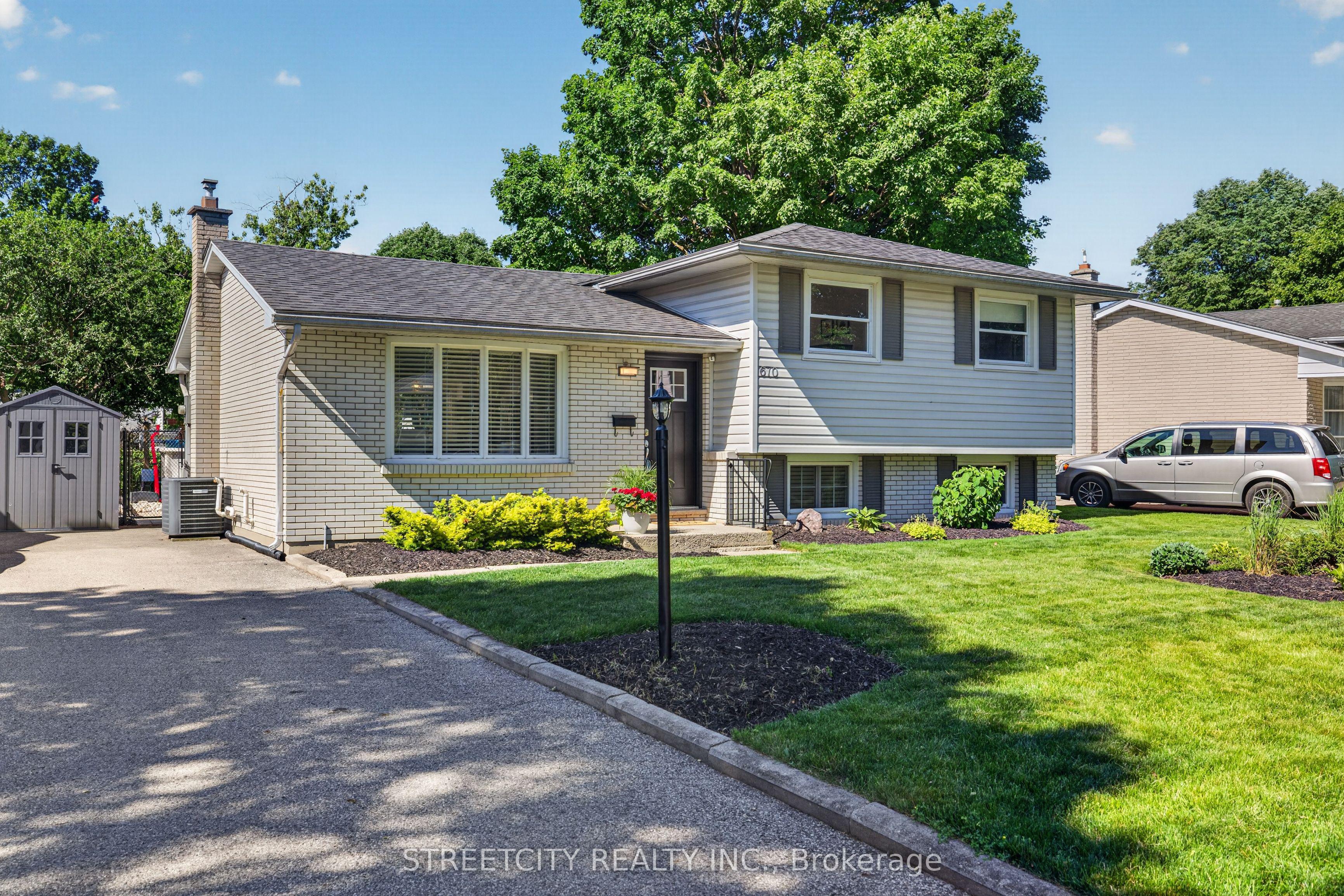670 Glengyle Crescent — photo 1