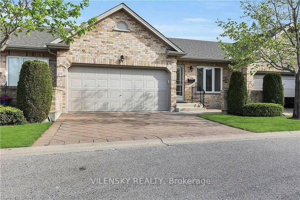 572 Thistlewood Drive, Unit 7 — photo 1