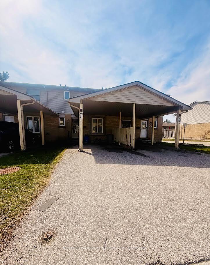 55 Ashley Crescent, Unit 37 — photo 1
