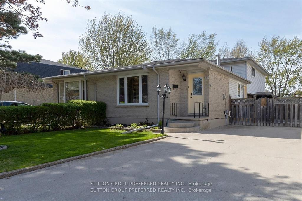 95 Scotchmere Crescent — photo 1