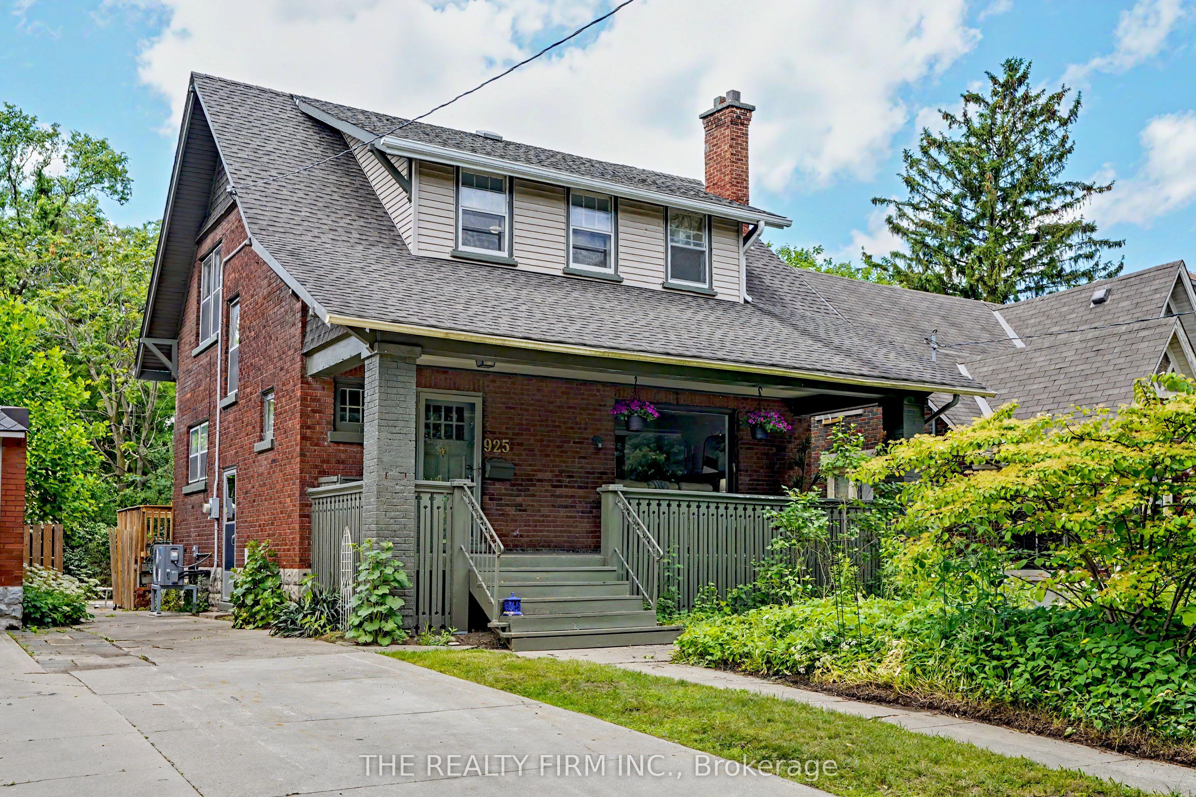 925 Maitland Street — photo 1