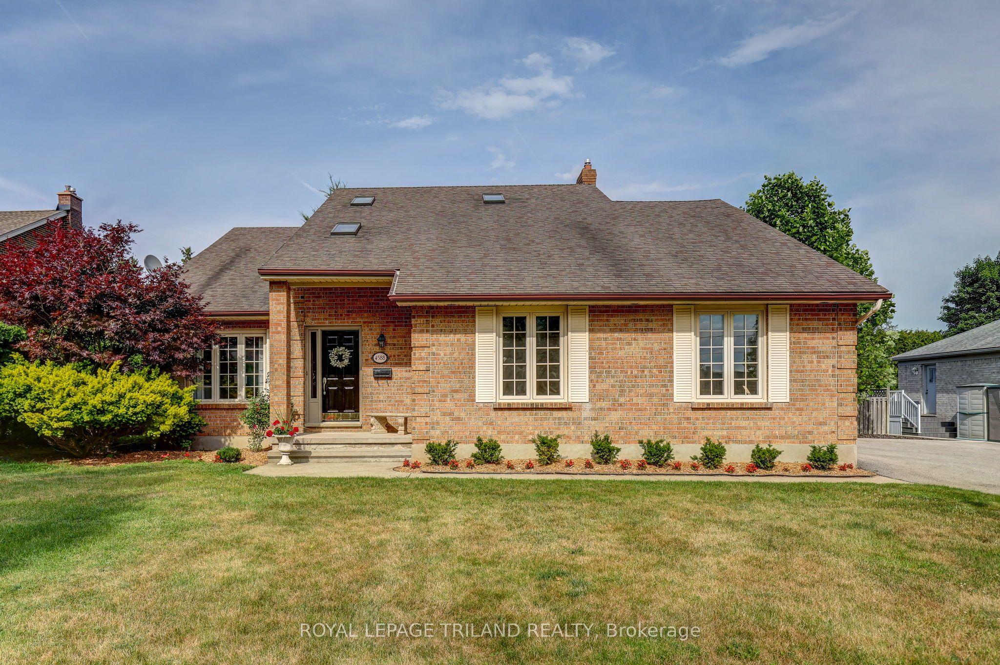 4588 COLONEL TALBOT Road — photo 1