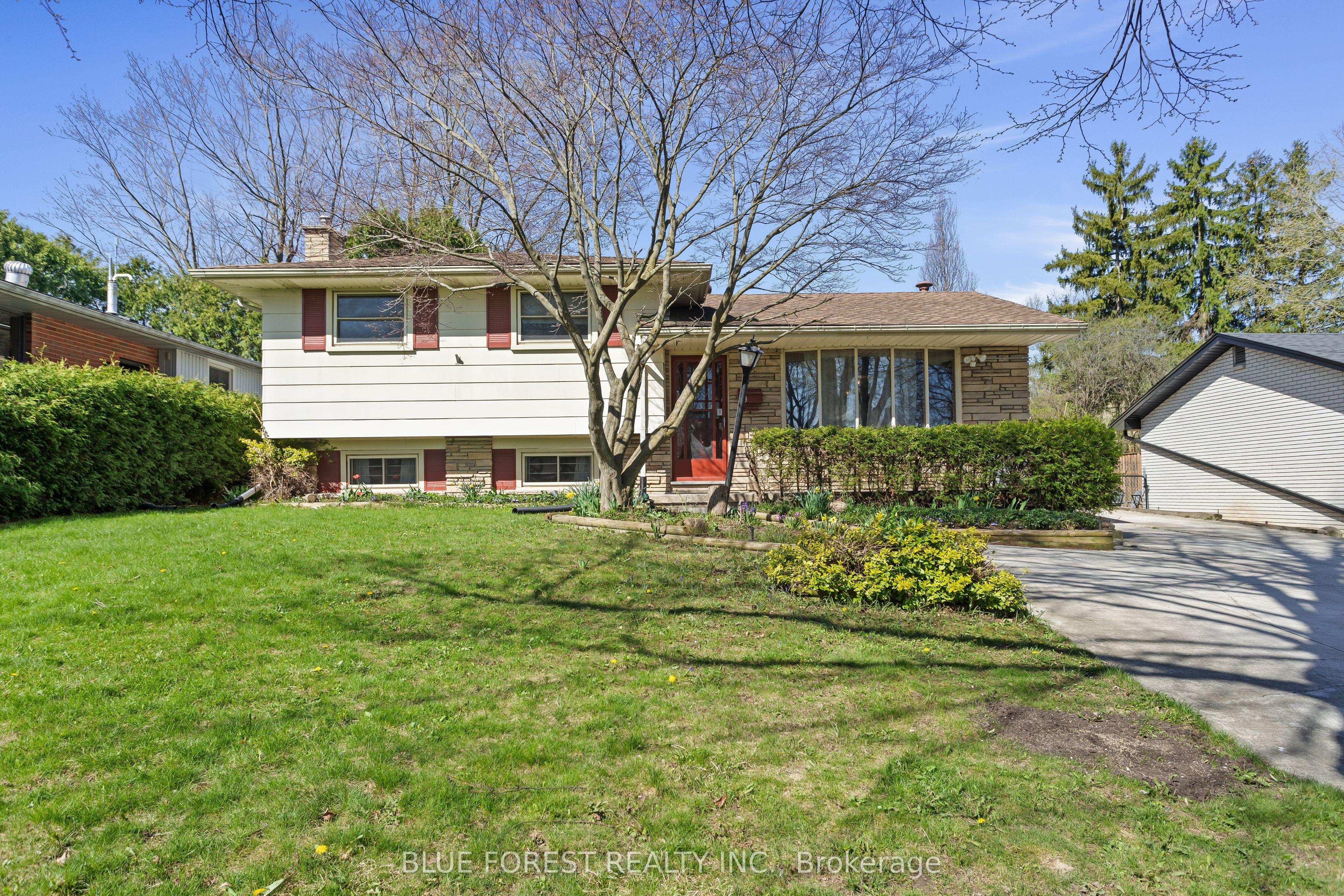 39 Southwood Crescent — photo 1