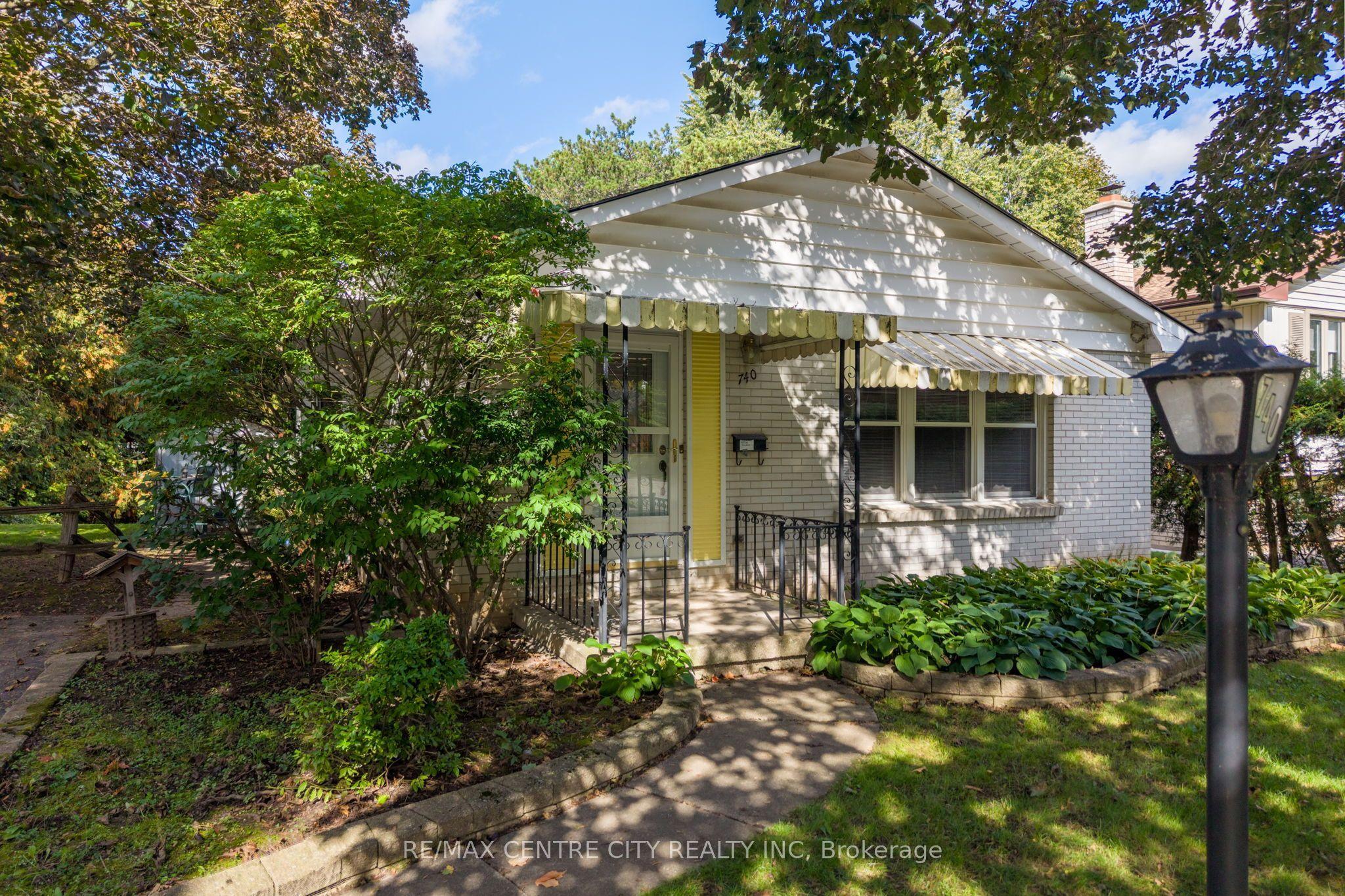 740 Dunboyne Crescent — photo 1