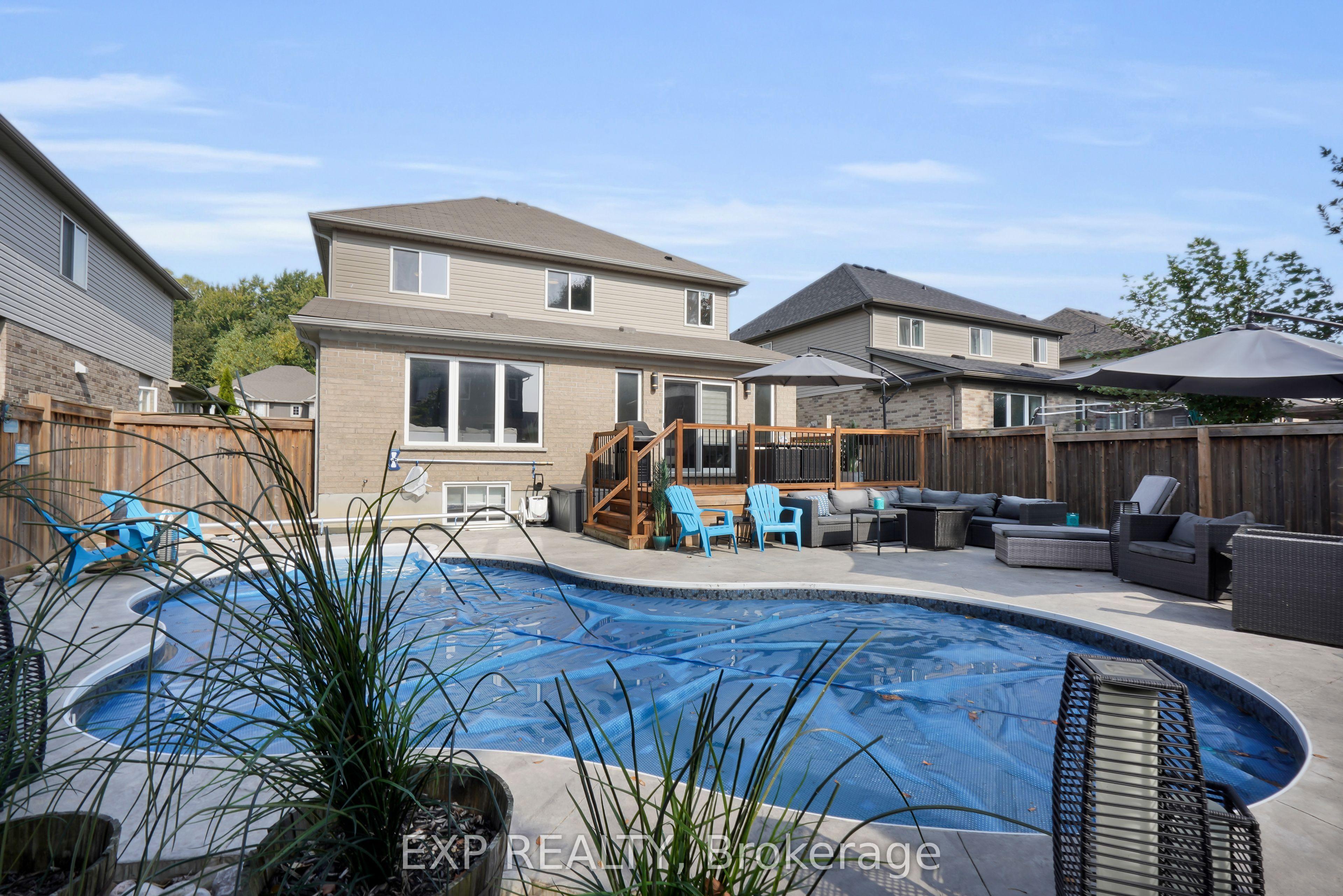 919 FOXCREEK Road — photo 1