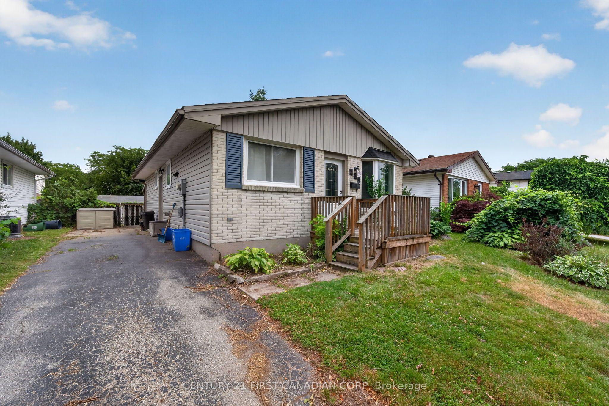 224 CULVER Crescent — photo 1