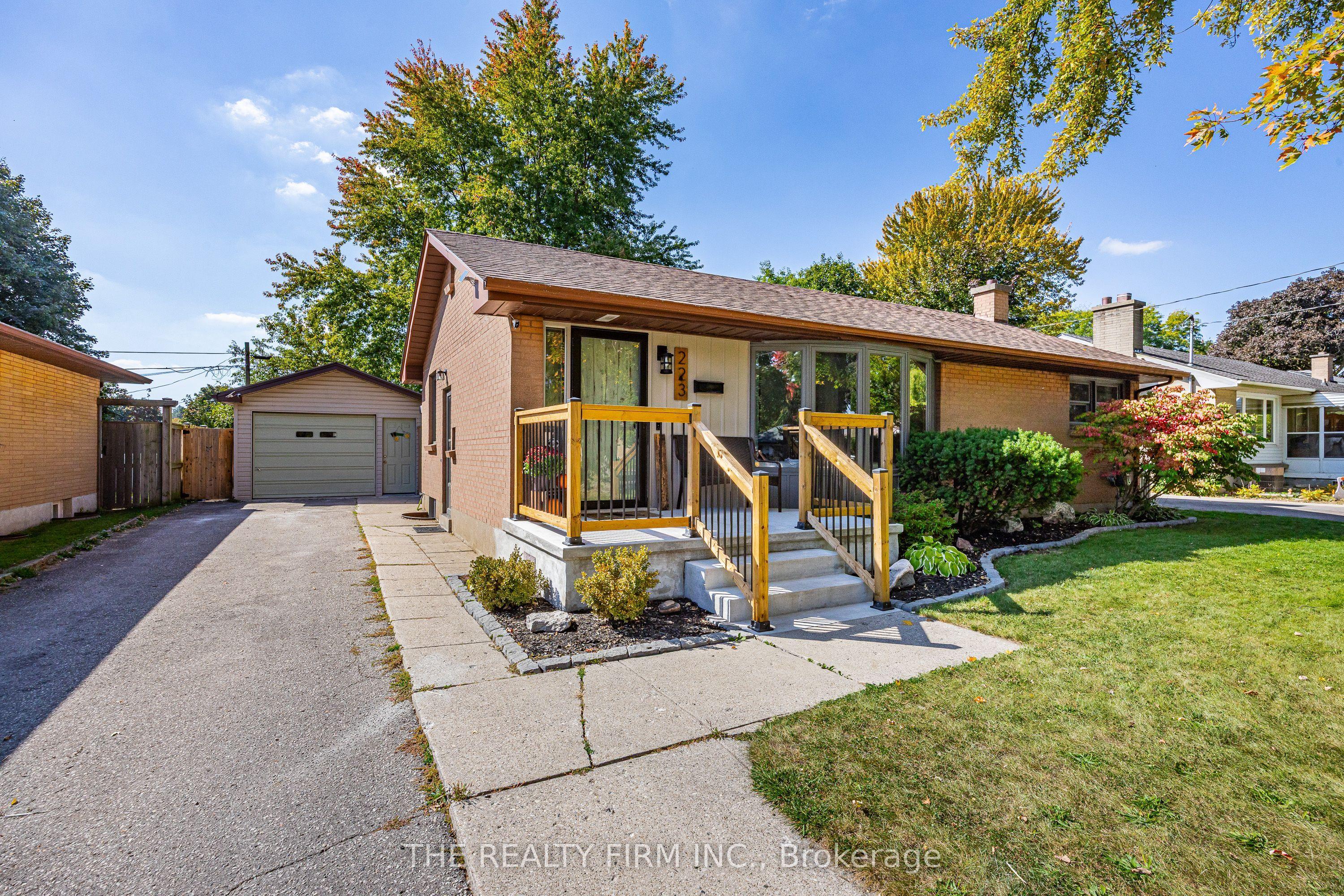 223 Michaelmas Street — photo 1