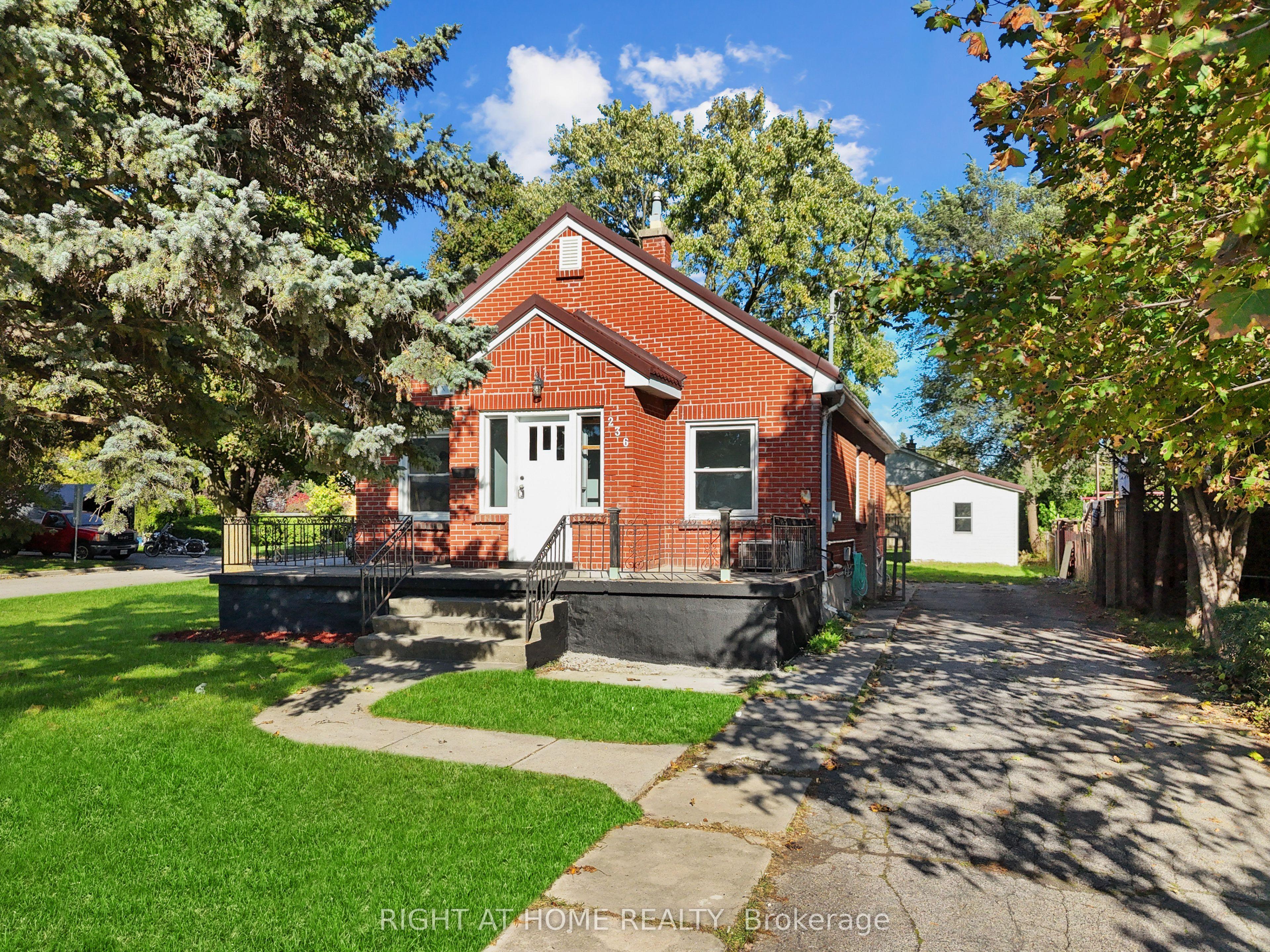236 Highbury Avenue N — photo 1