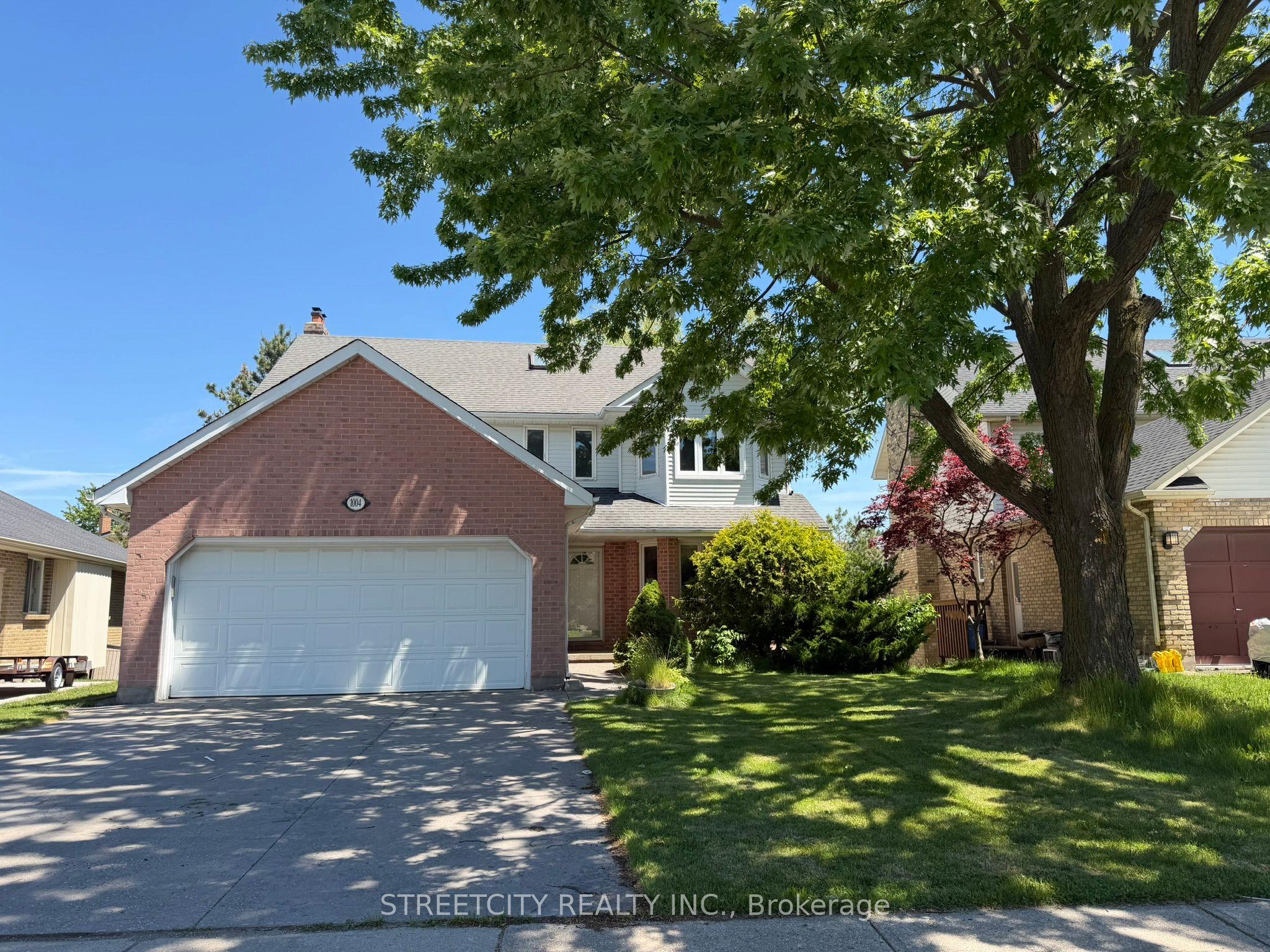 1004 ALDERSBROOK Road — photo 1