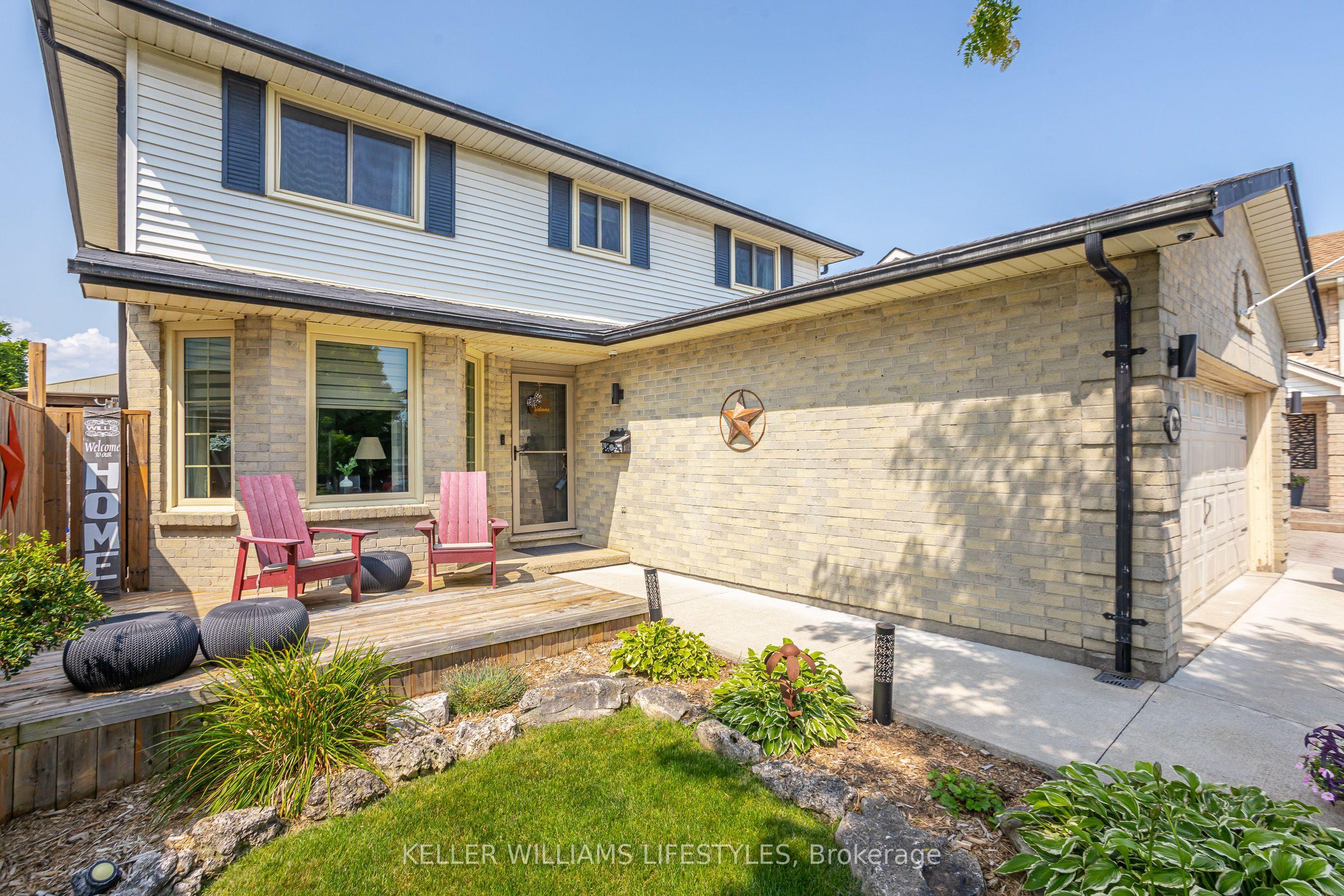 212 Bexhill Close — photo 1