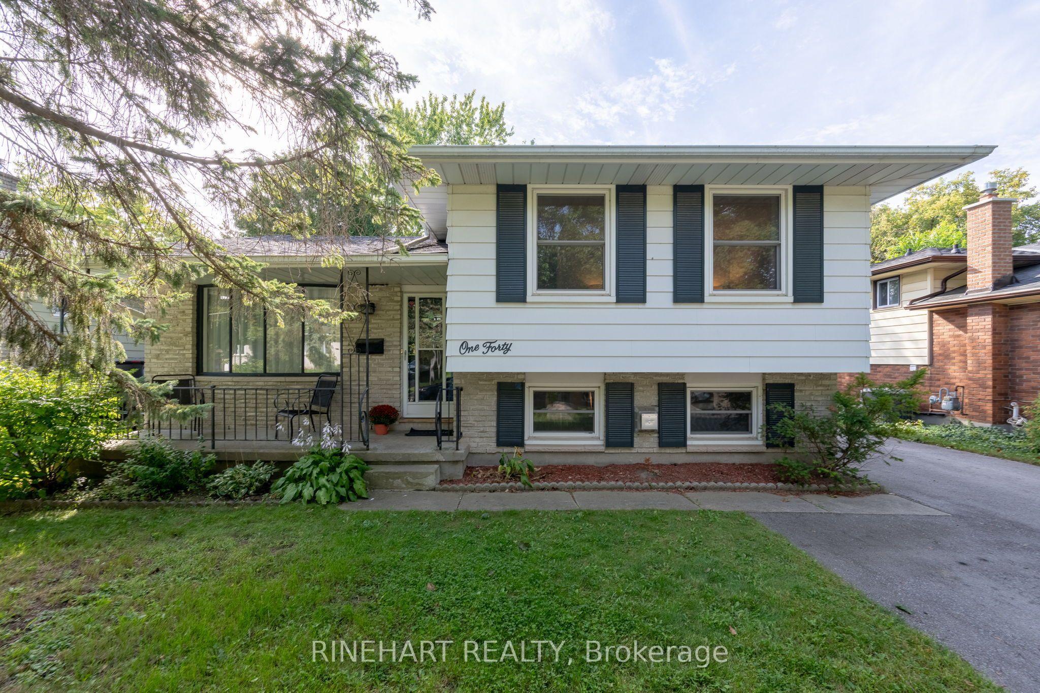 140 Paperbirch Crescent — photo 1