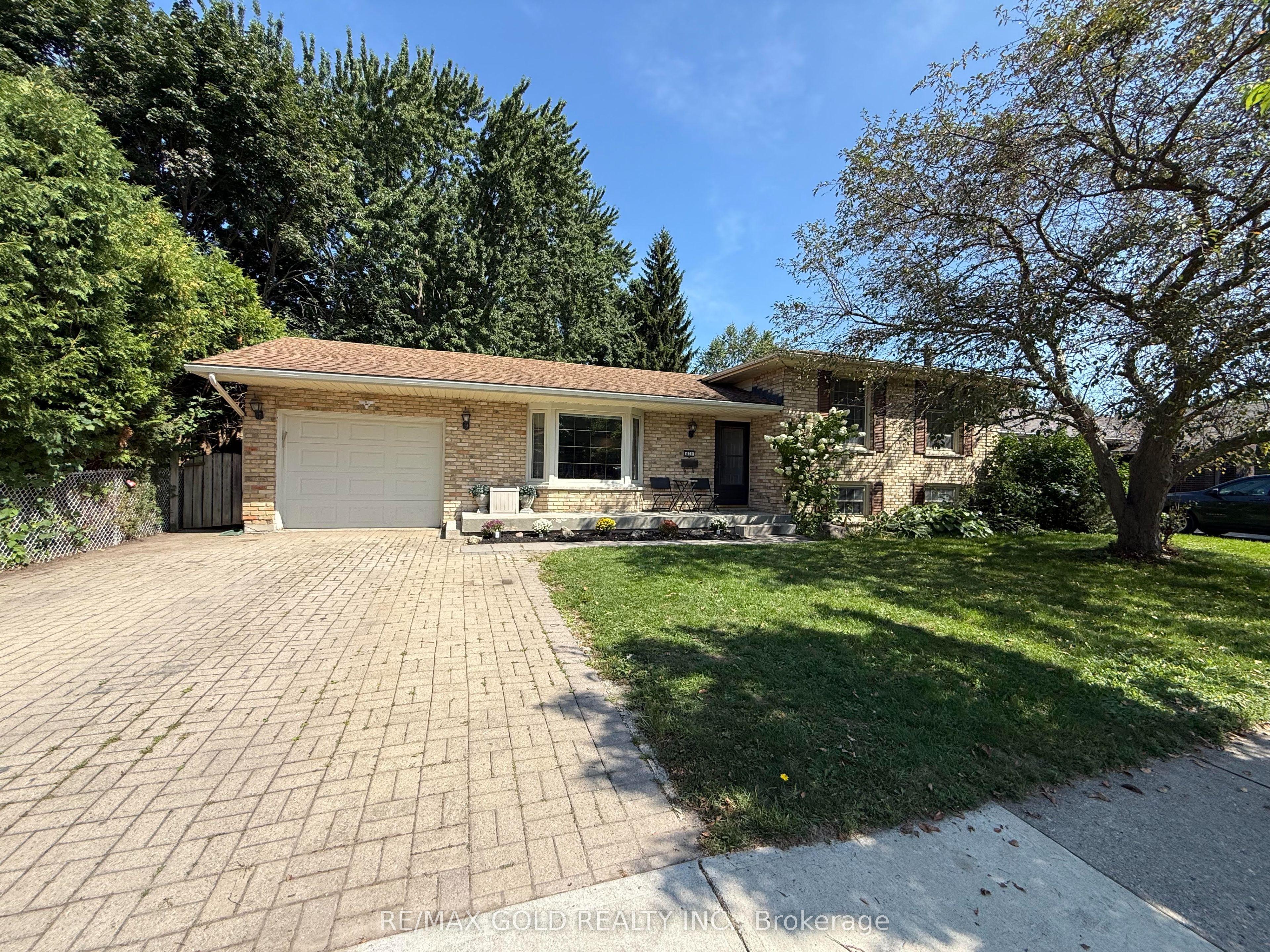 670 Grenfell Drive — photo 1
