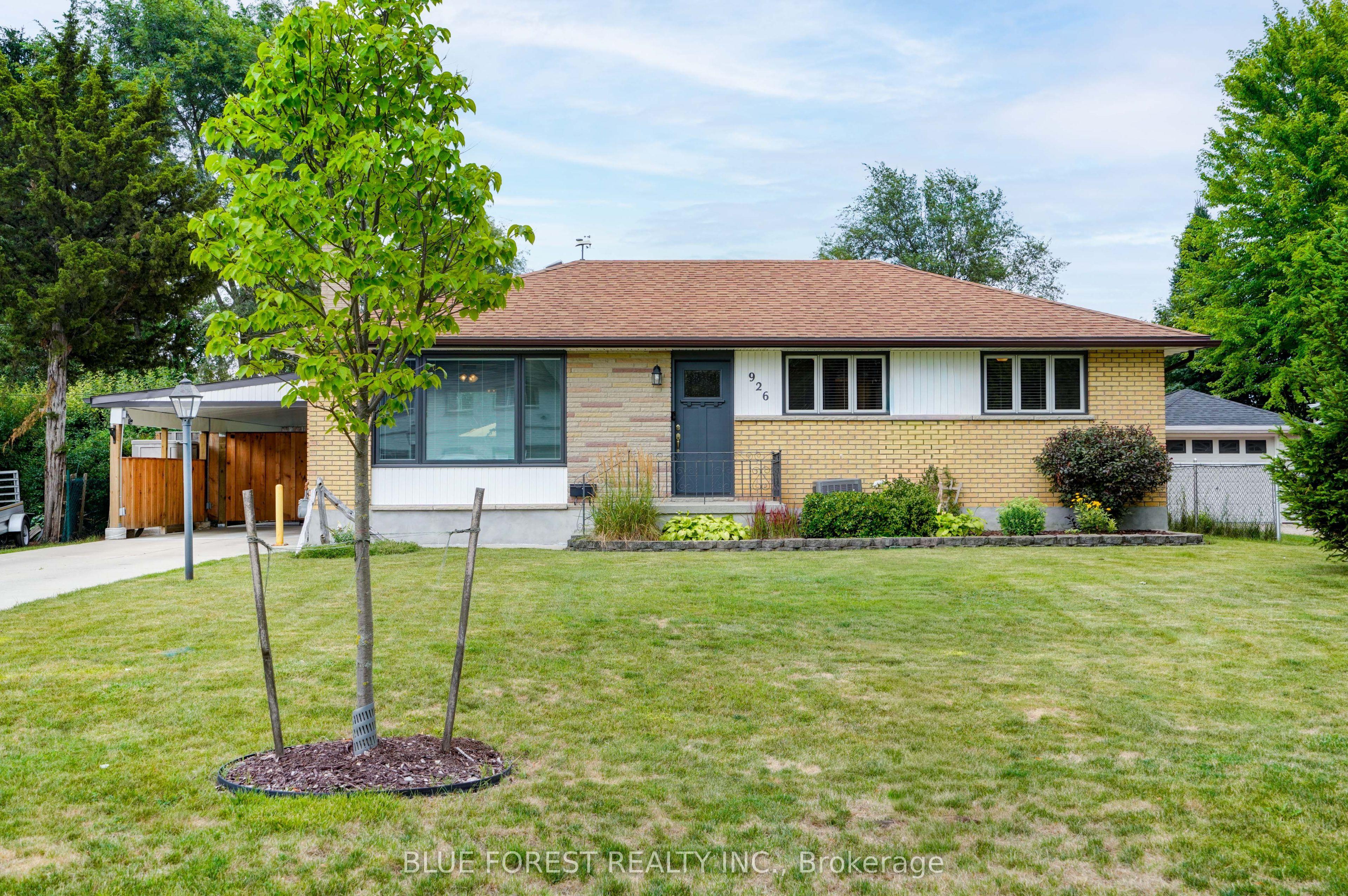 926 Eagle Crescent — photo 1