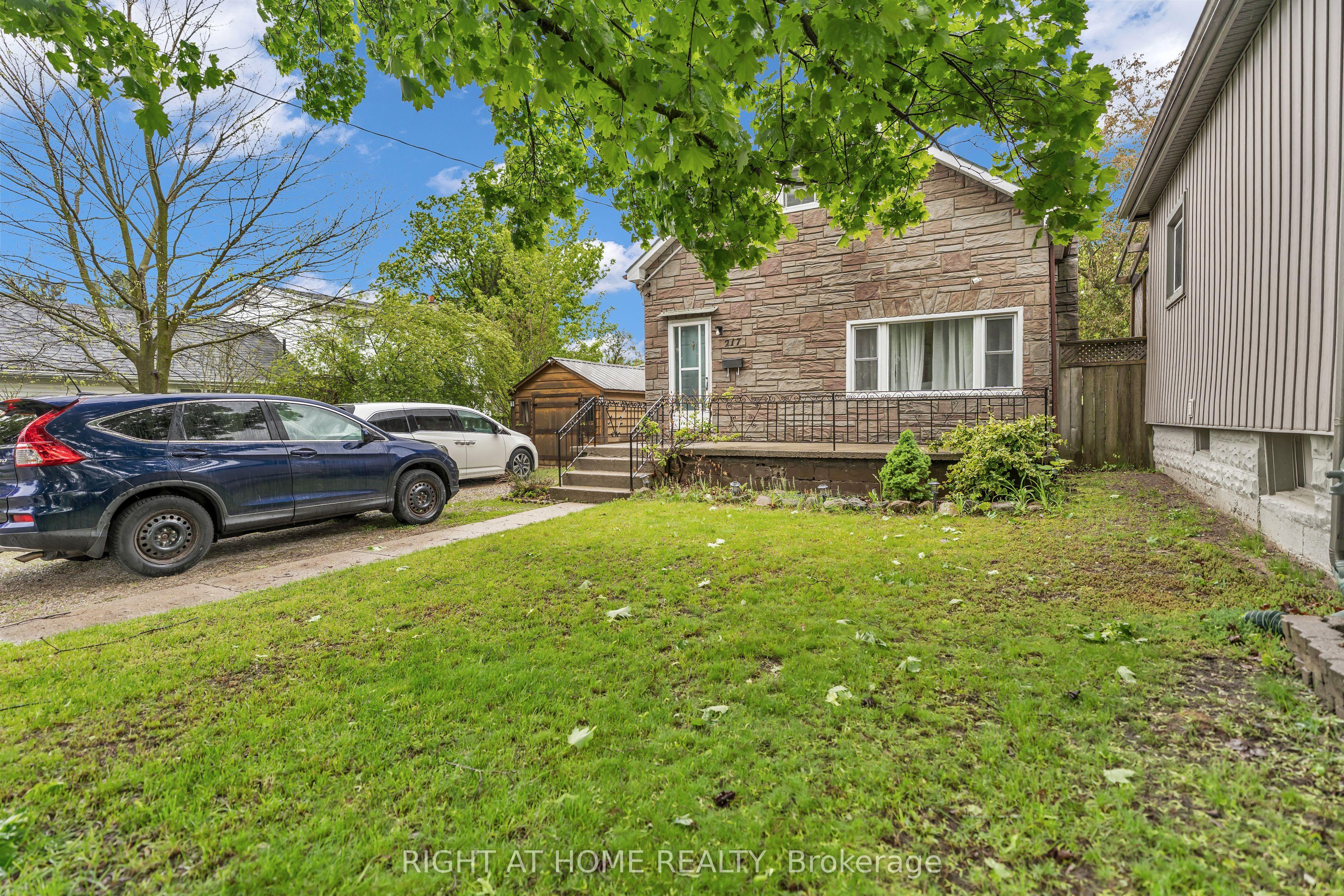 217 Giles Street — photo 1