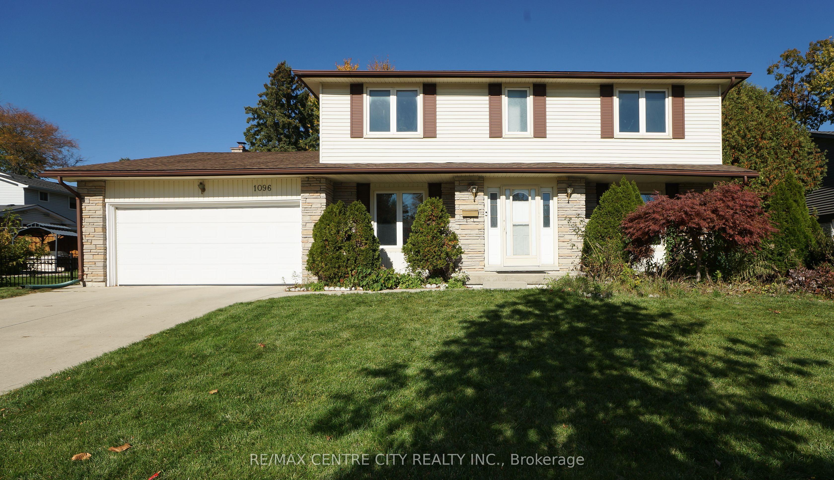 1096 Viscount Road — photo 1