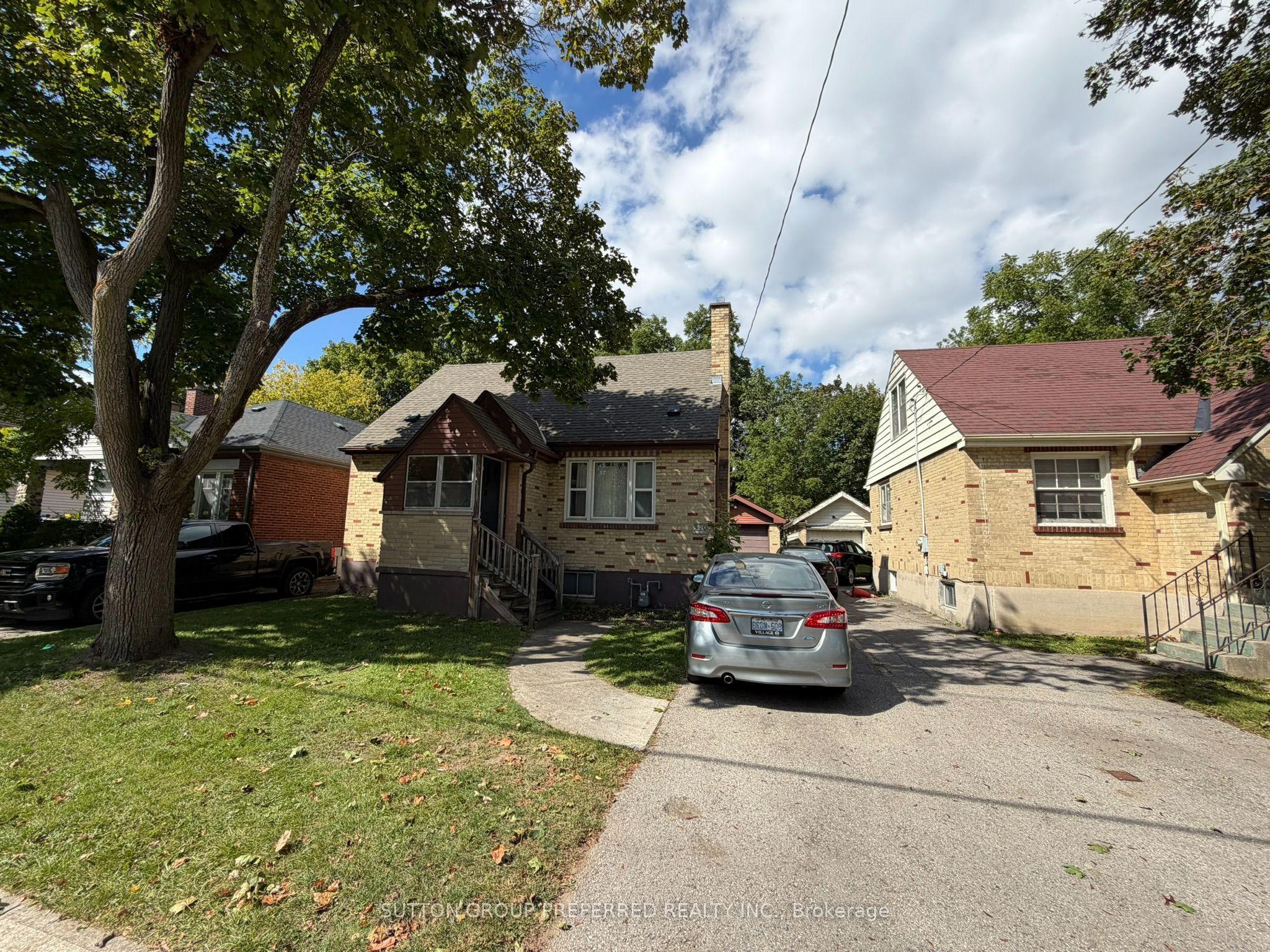 220 Bernard Avenue — photo 1