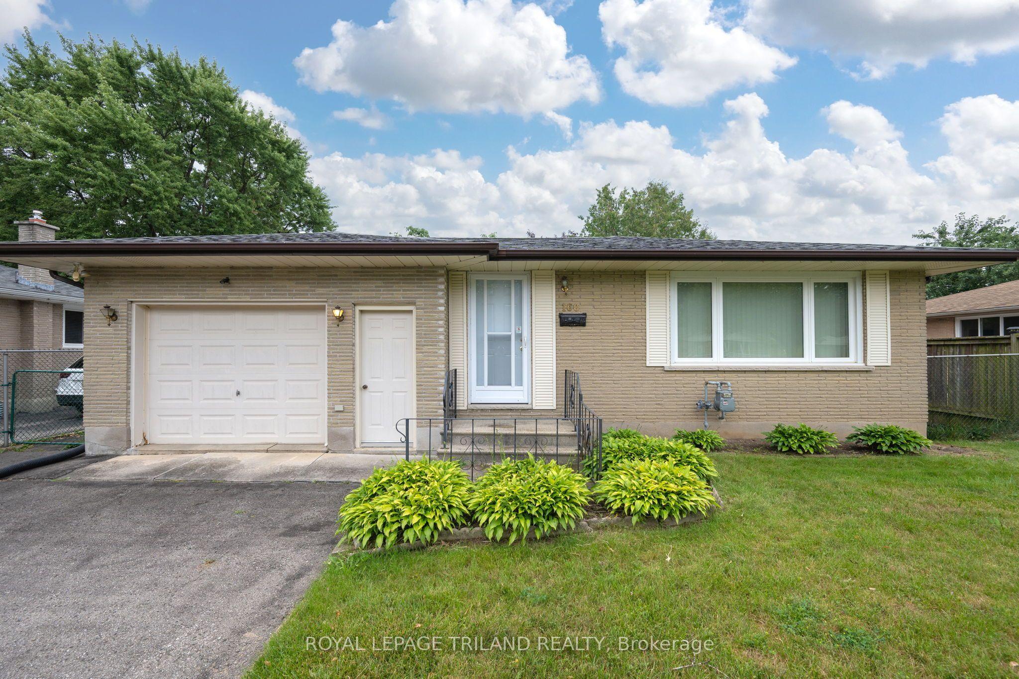 160 Wellesley Crescent — photo 1