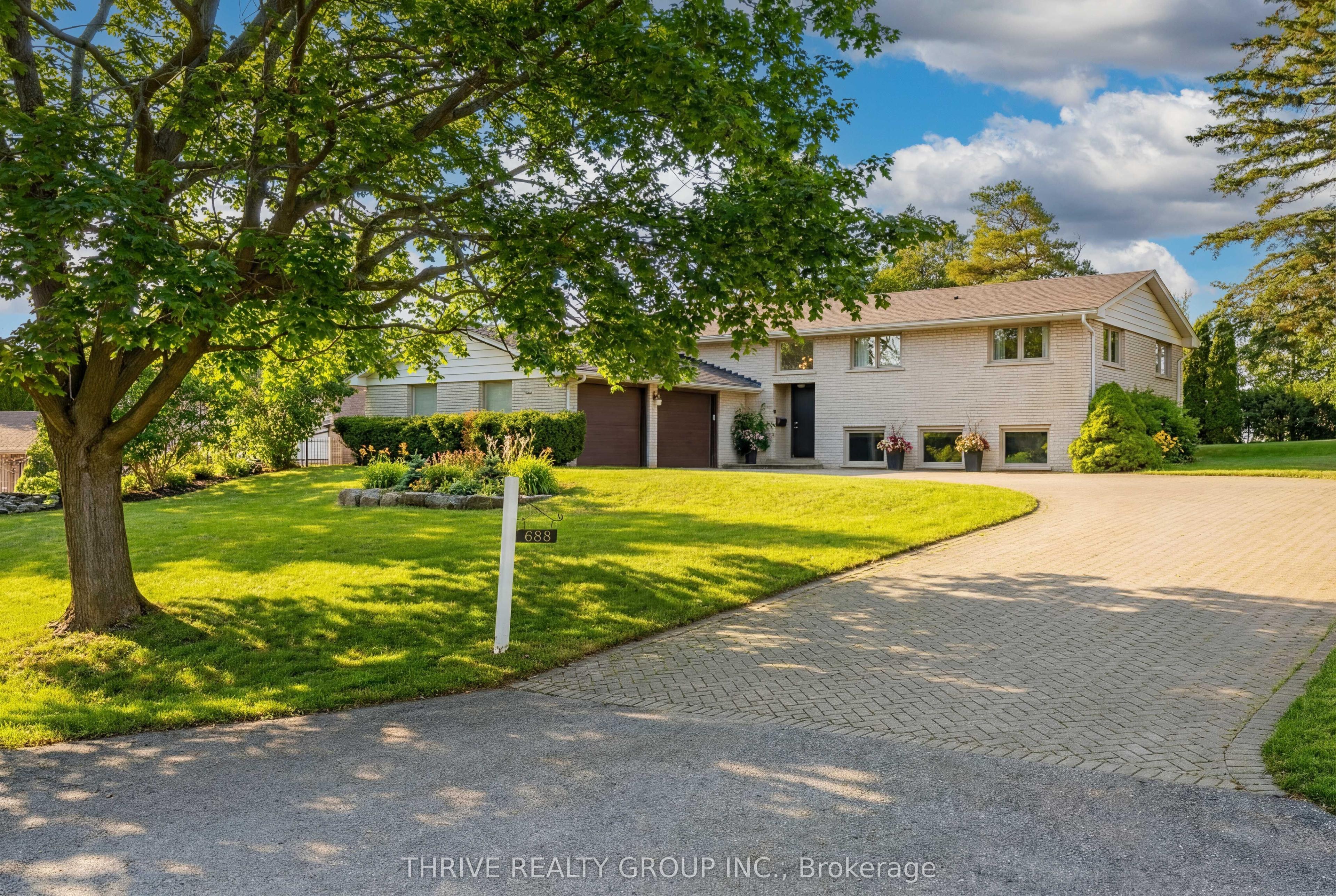688 Westmount Hill Drive — photo 1