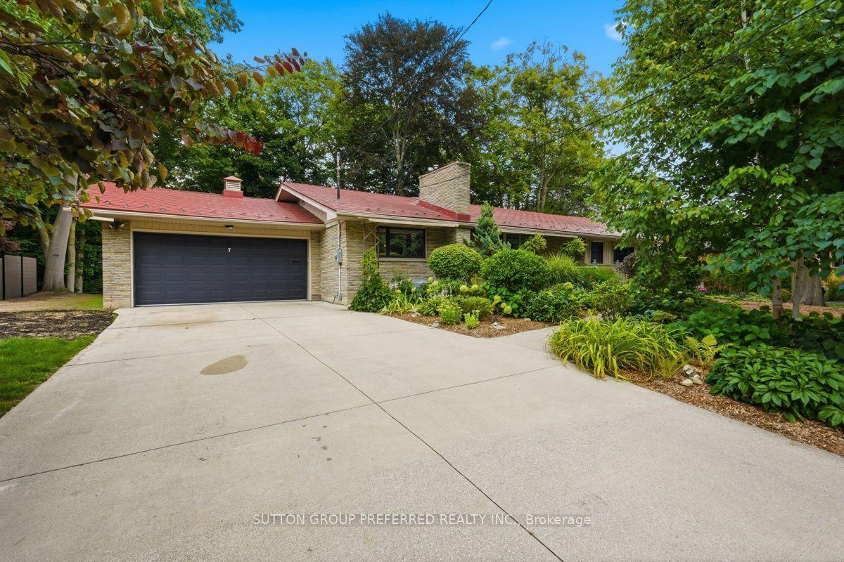 7 Metamora Crescent — photo 1