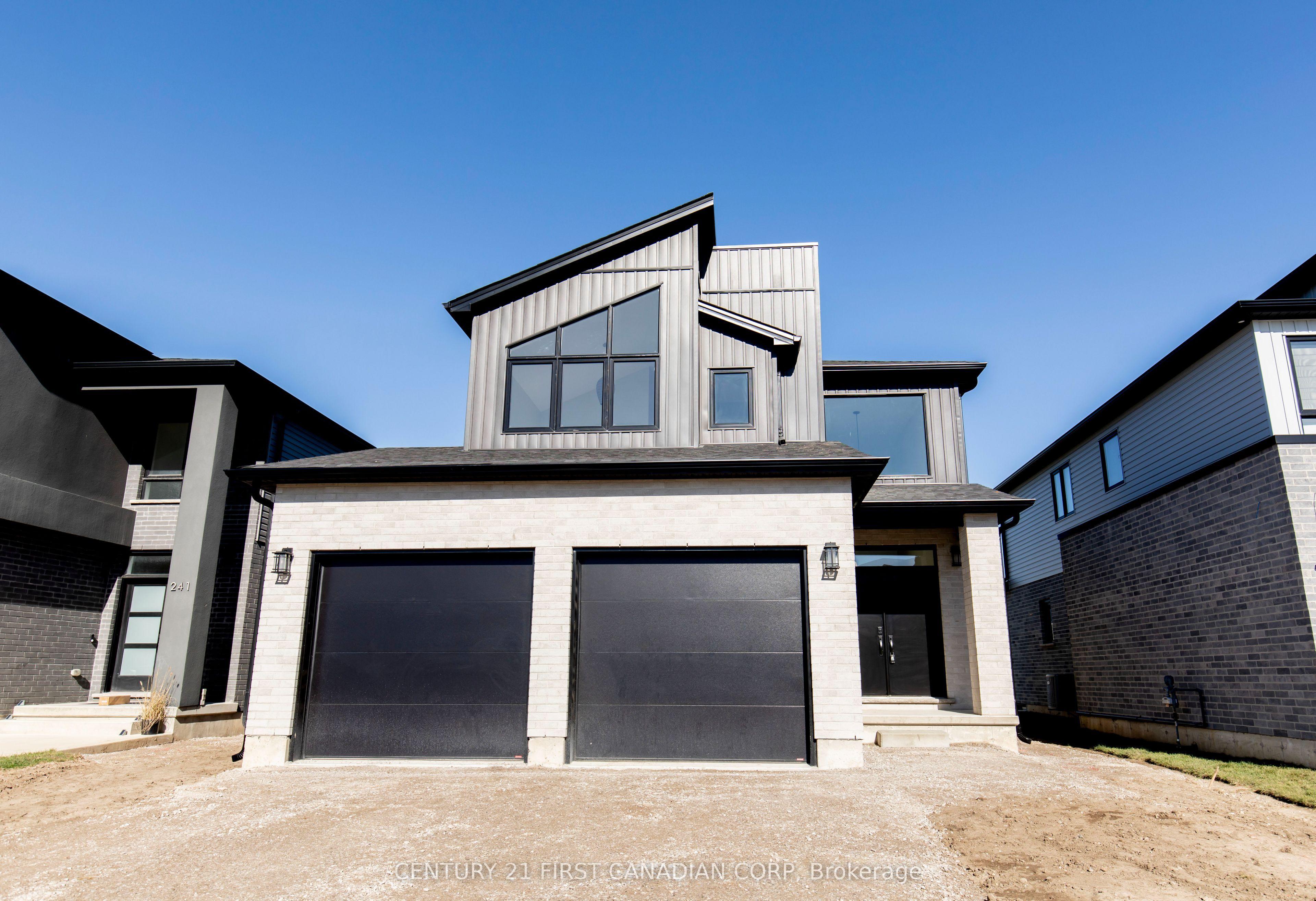245 HESSELMAN Crescent — photo 1