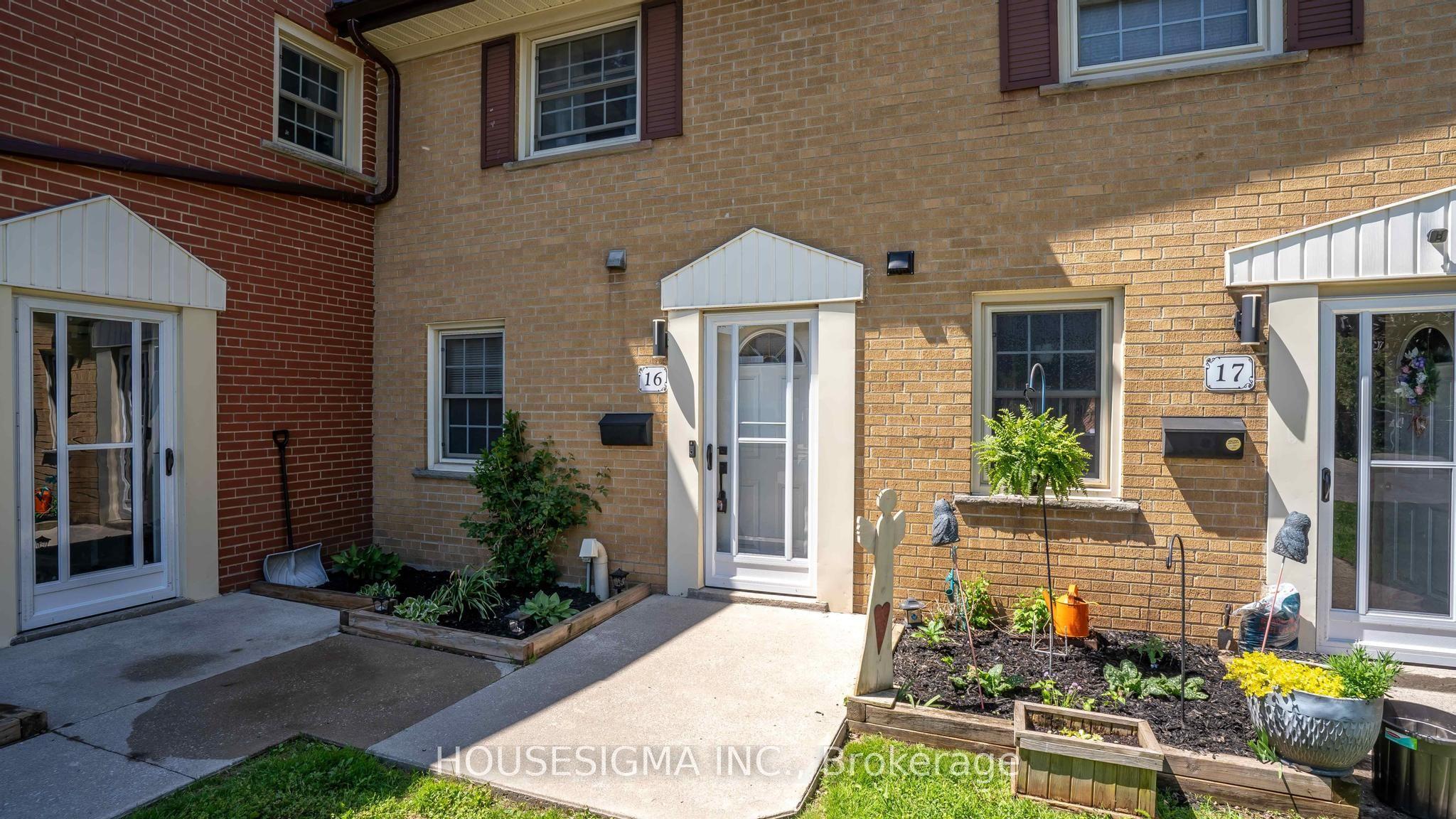 16 Arbour Glen Crescent — photo 1