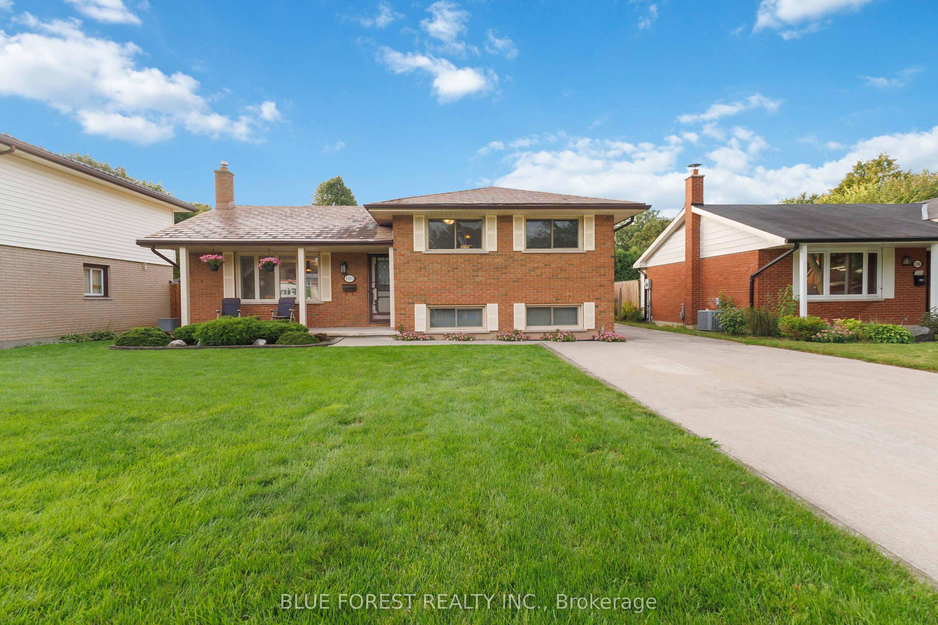 1260 Victoria Drive — photo 1