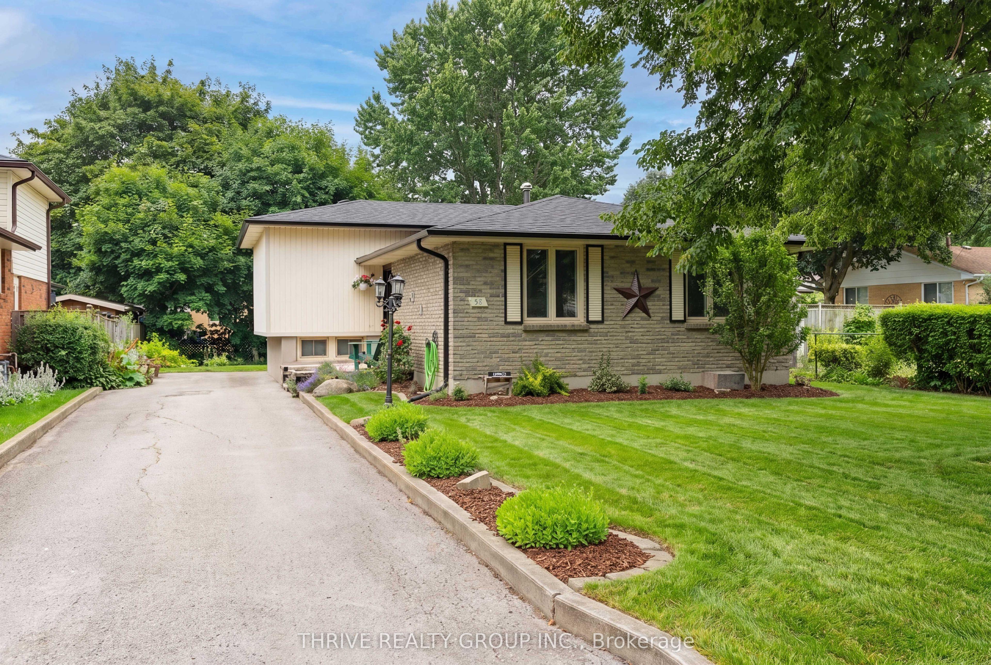 58 HARCROFT Crescent — photo 1