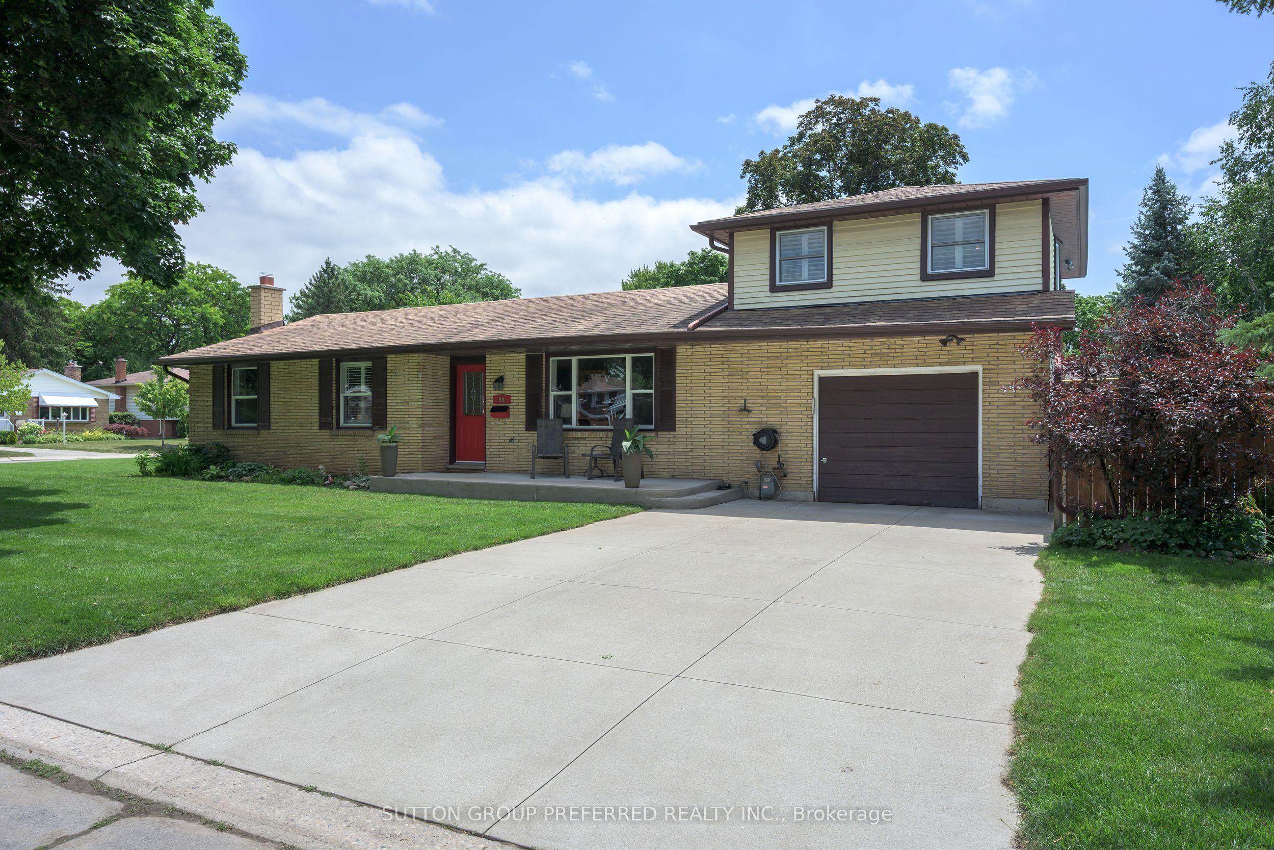 90 Glenburnie Crescent — photo 1