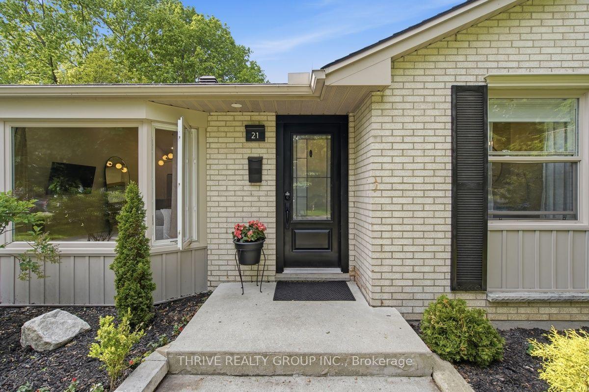 21 Mcgill Place — photo 1