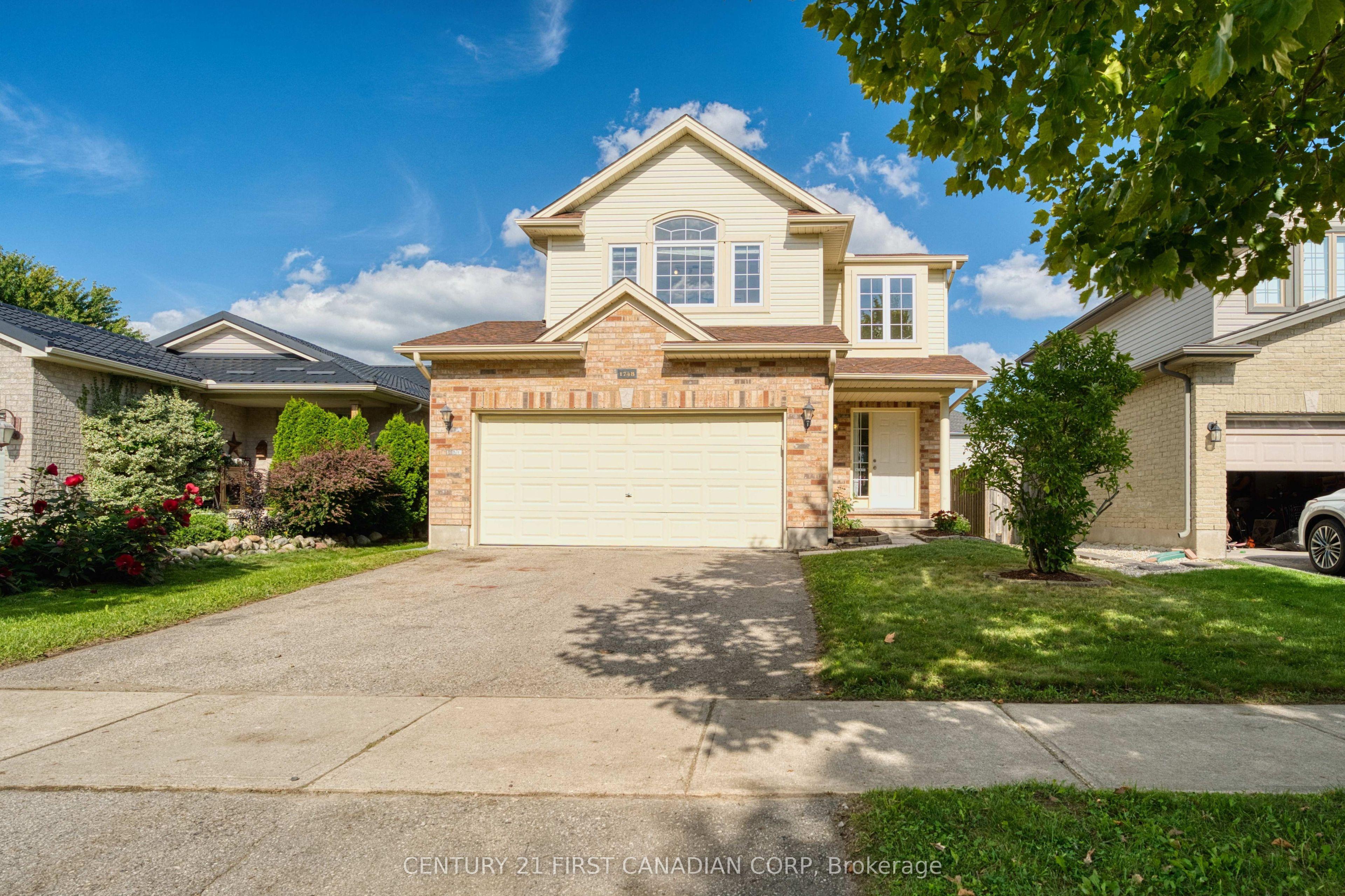 1748 Ennismore Crescent — photo 1