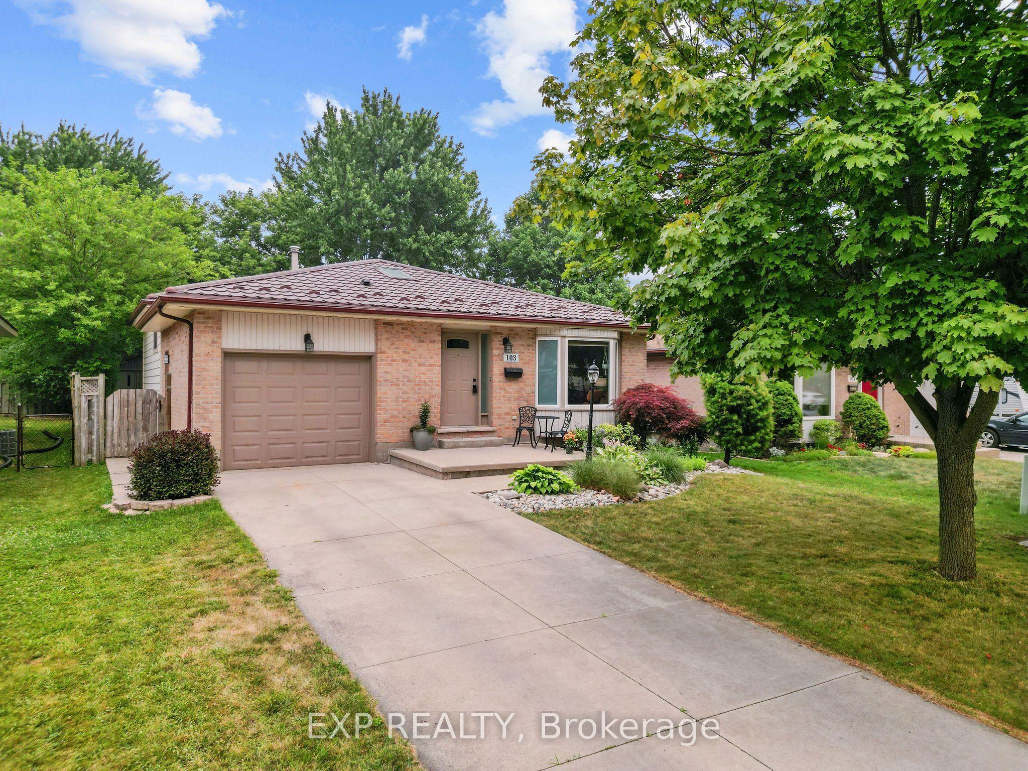 103 Clara Crescent — photo 1