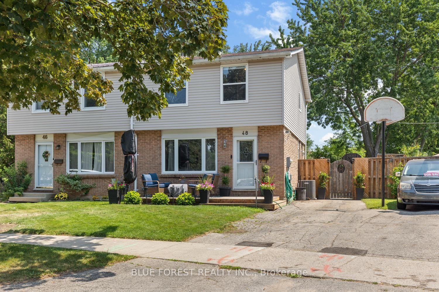 48 Rosamond Crescent — photo 1