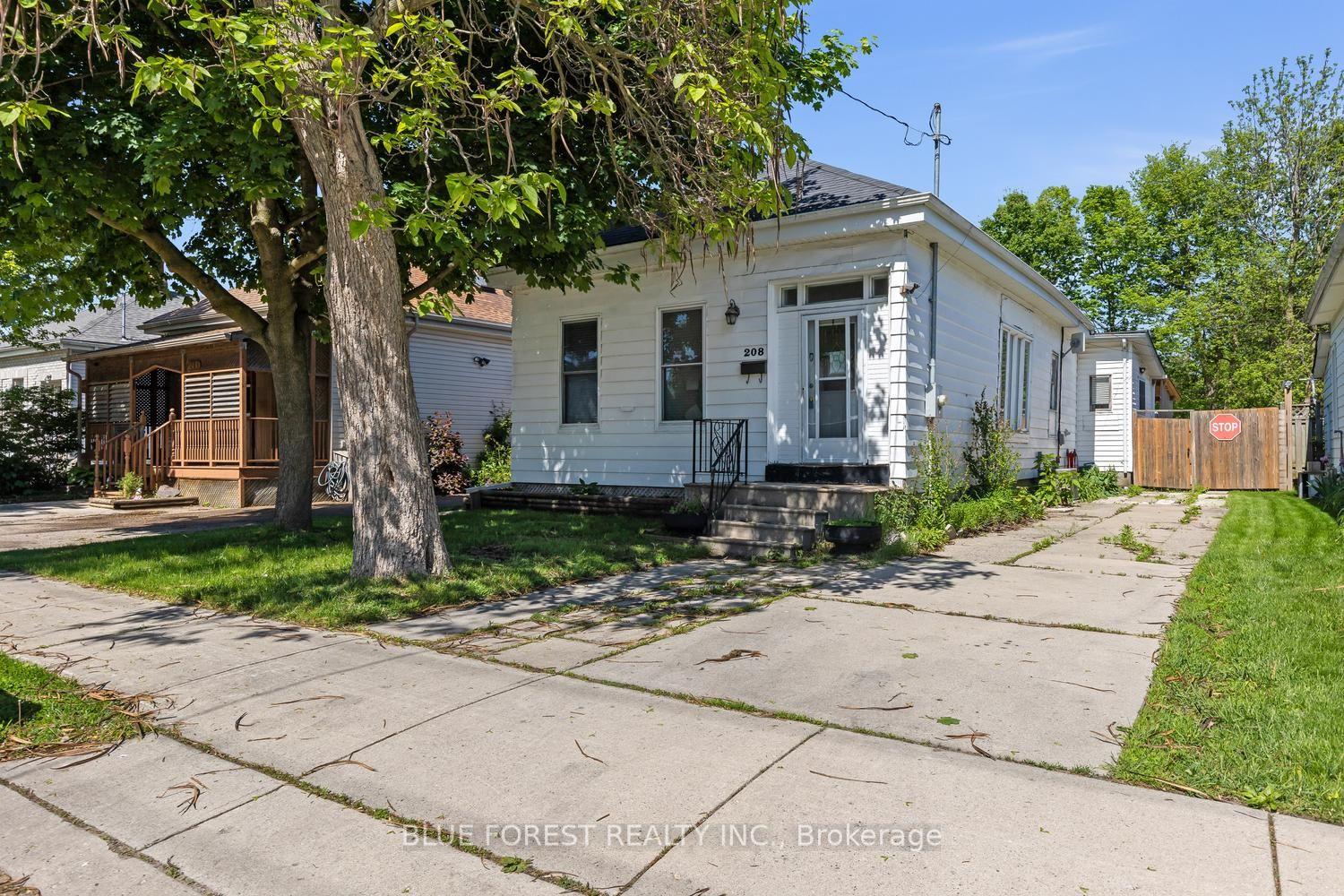208 Maitland Street — photo 1