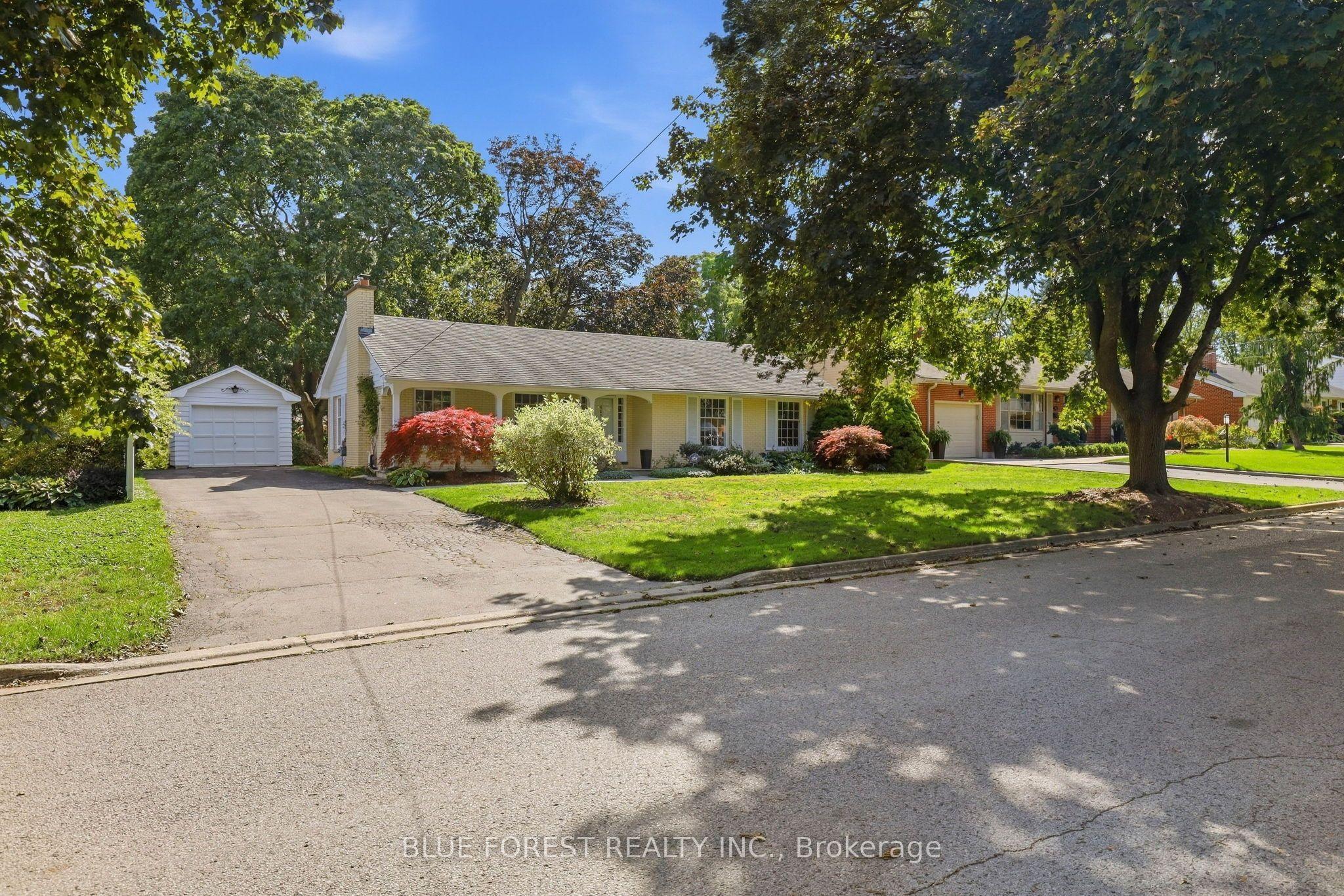 465 Averill Crescent — photo 1