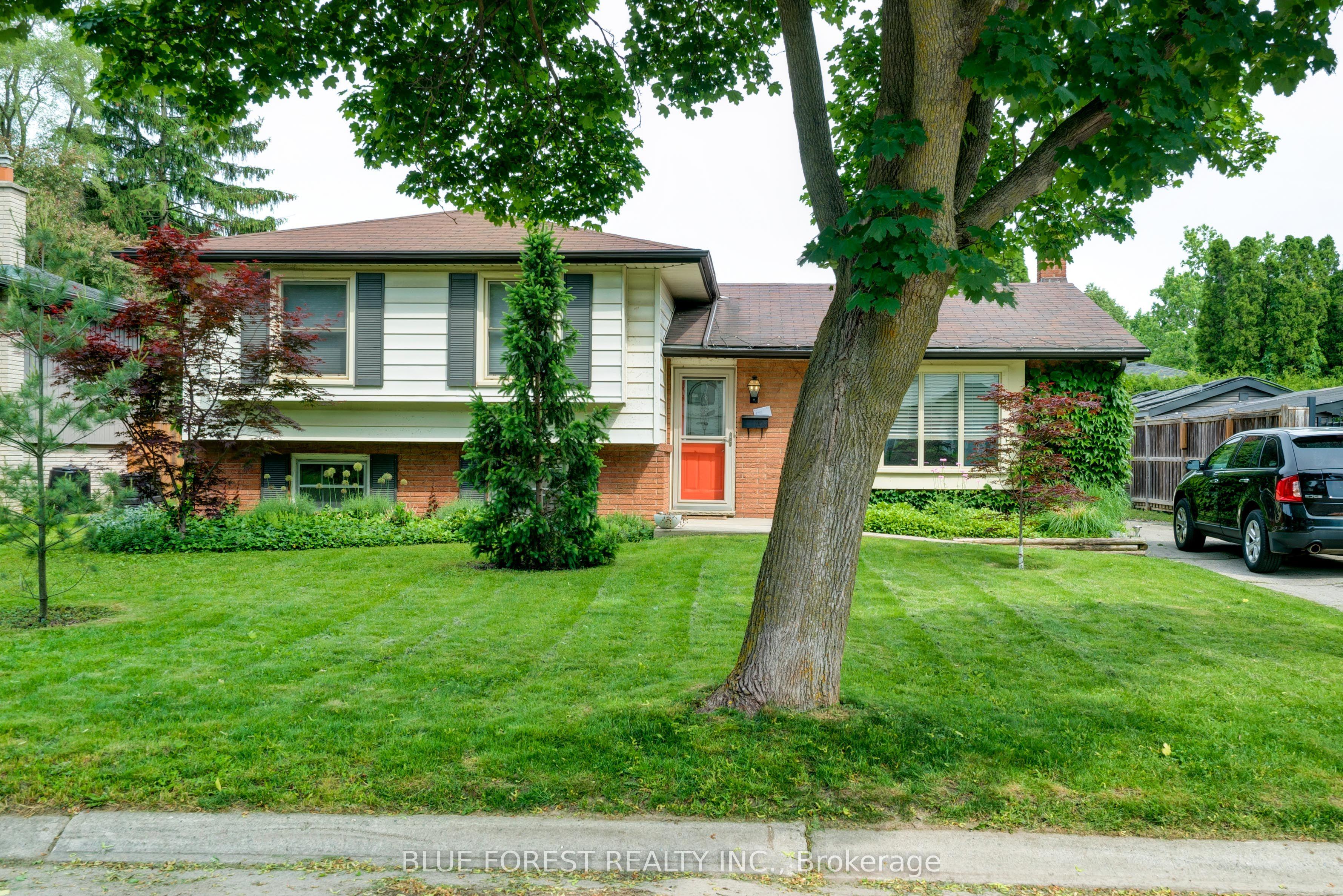 62 GLENBURNIE Crescent — photo 1