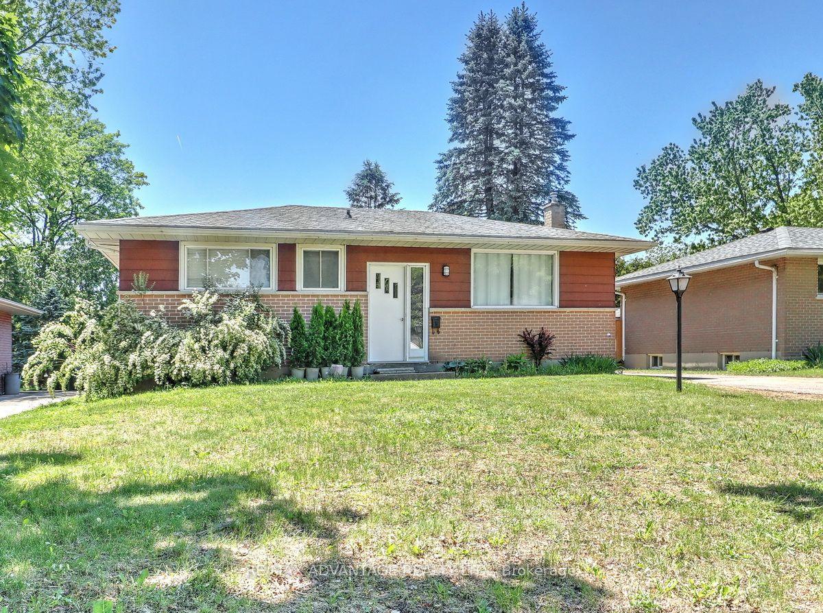 63 Pawnee Crescent — photo 1