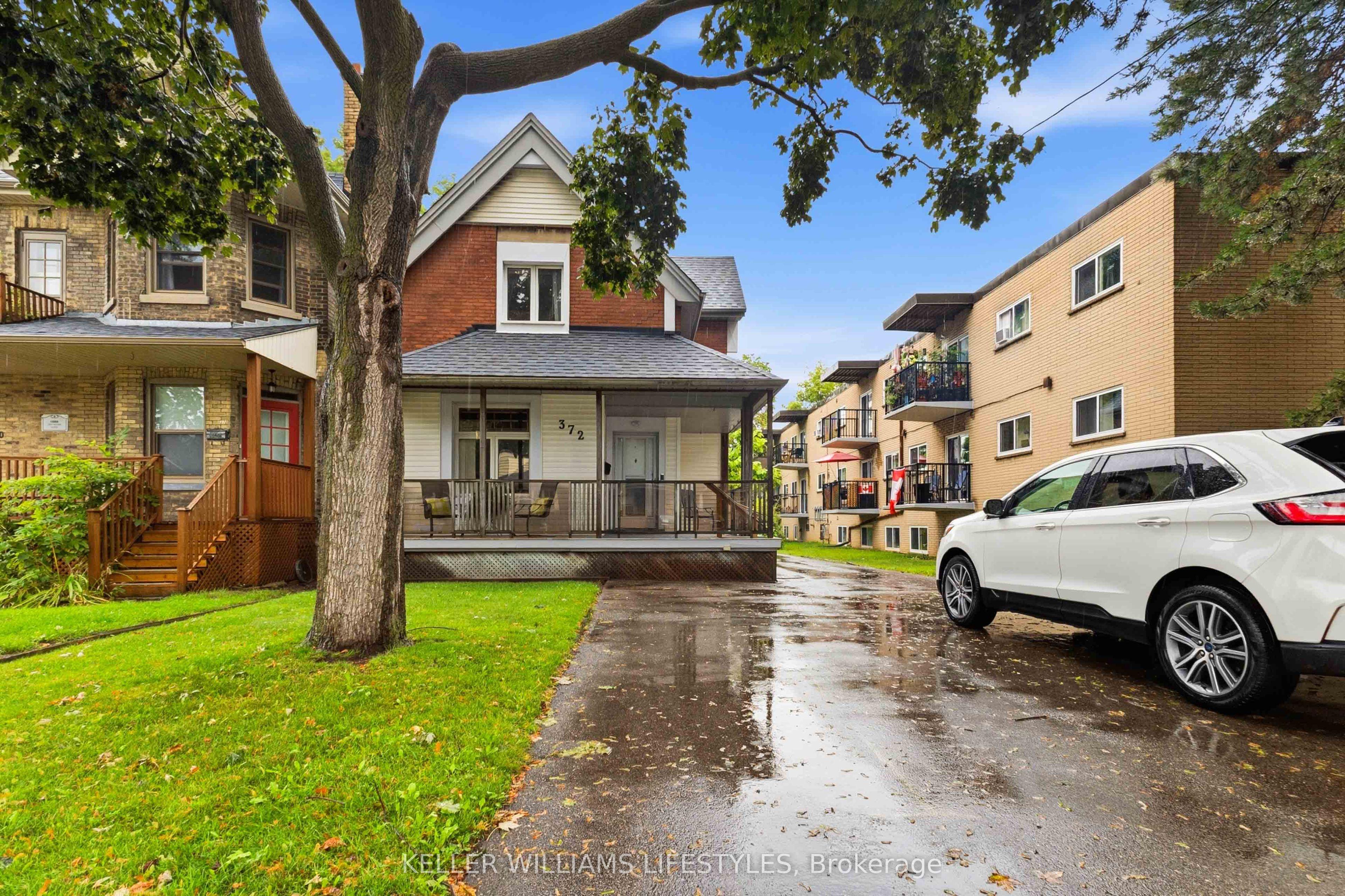 372 Simcoe Street — photo 1