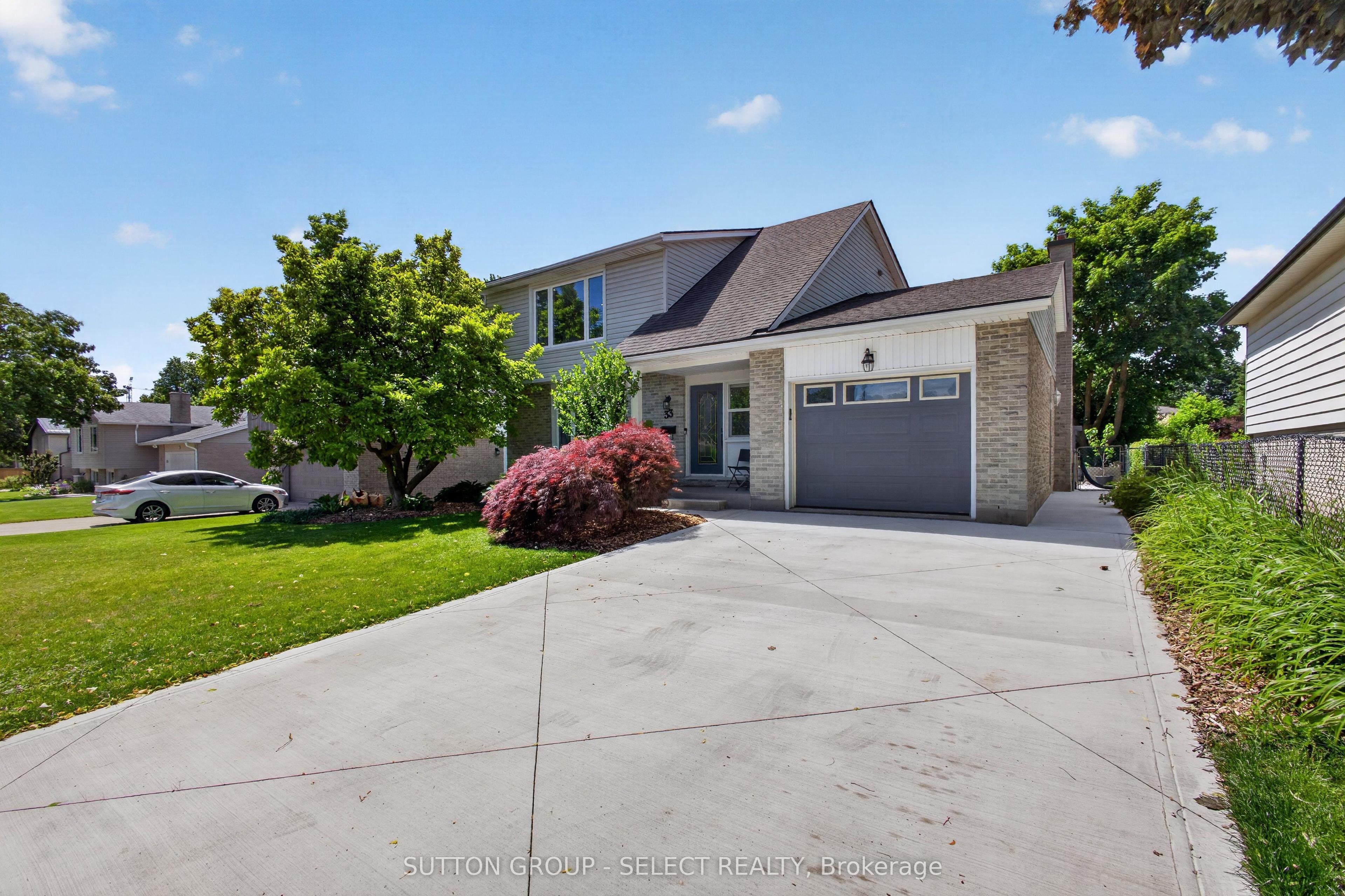 33 Farnham Crescent — photo 1