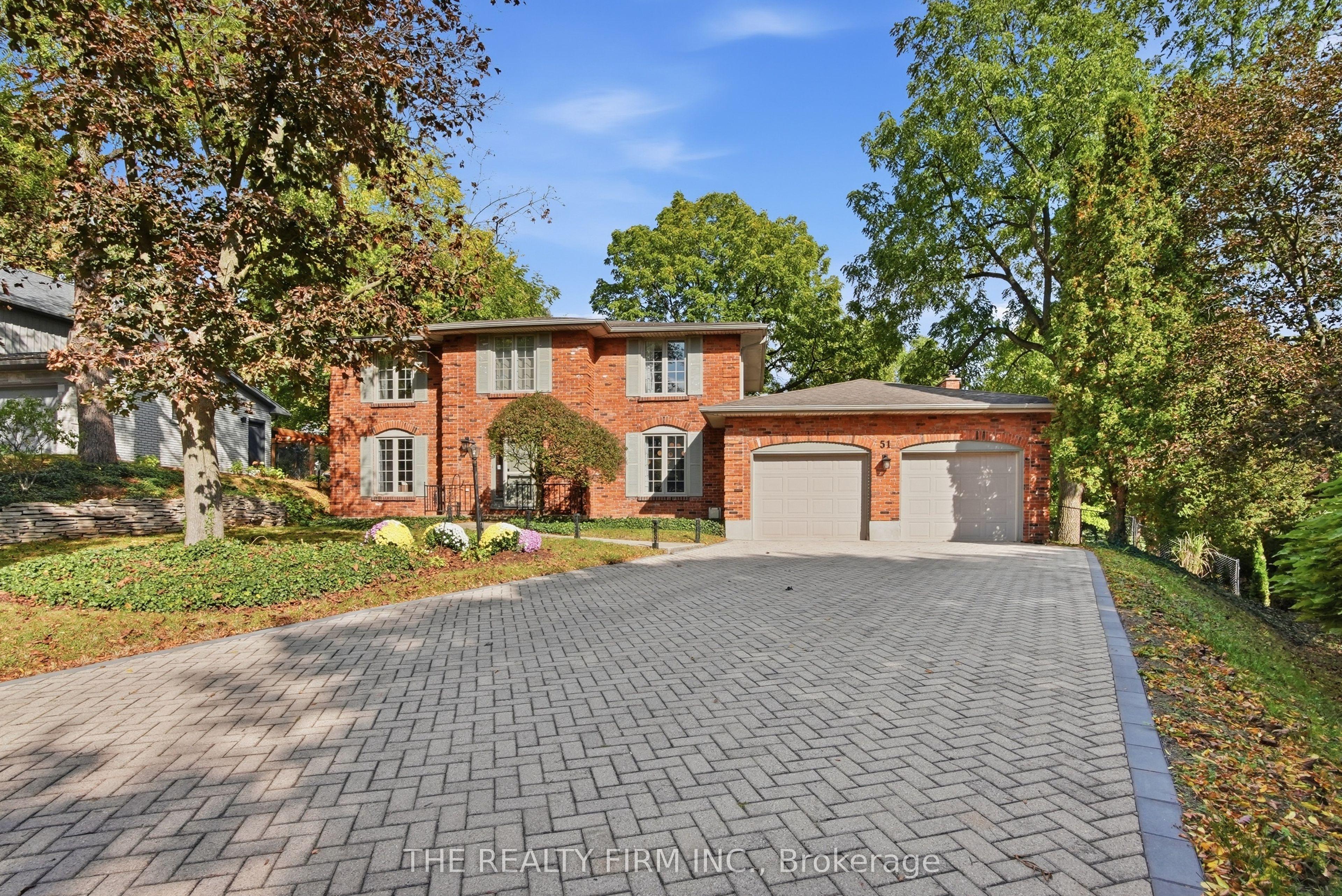 51 HAMPTON Crescent — photo 1