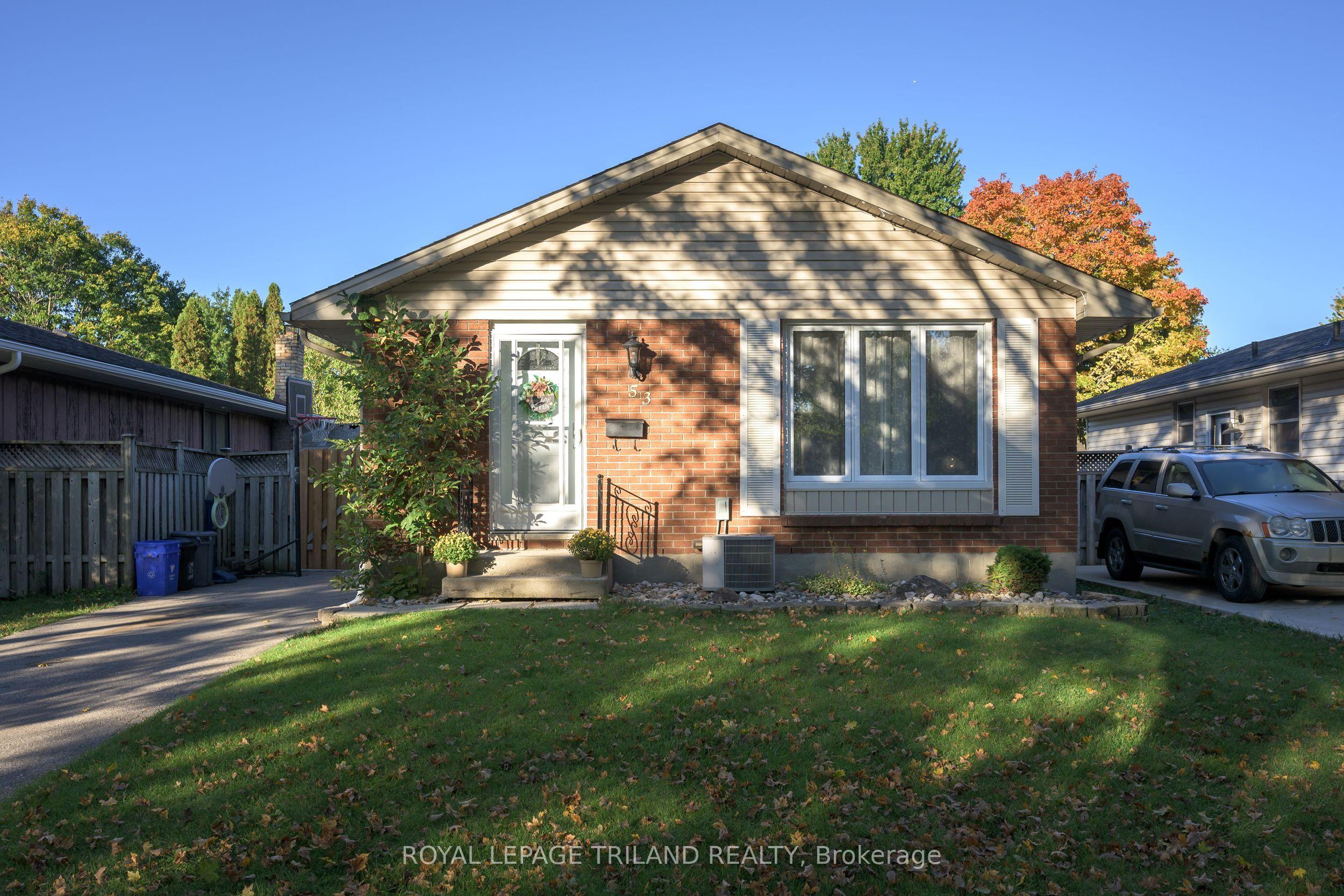 53 Stroud Crescent — photo 1