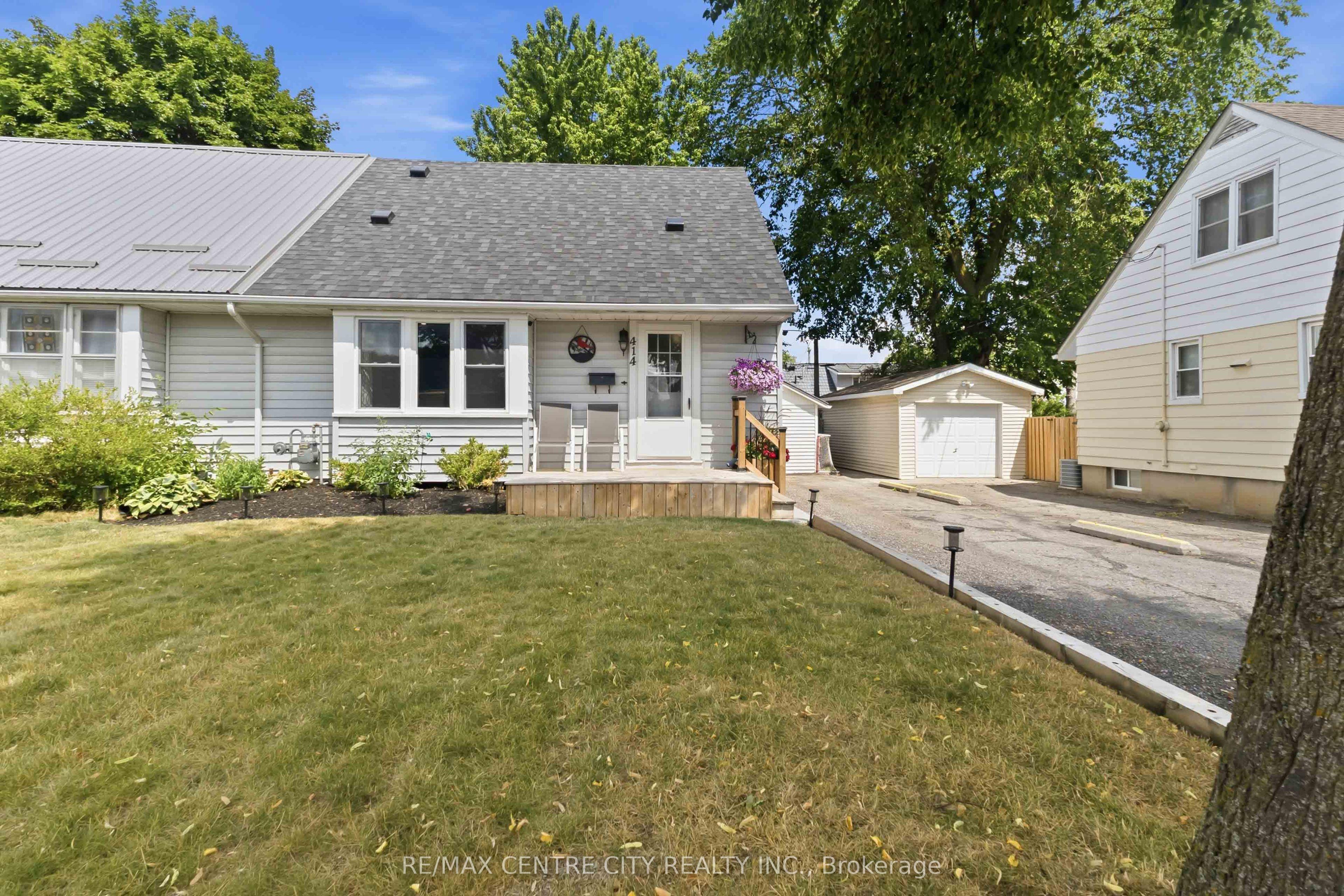 414 Flanders Row — photo 1