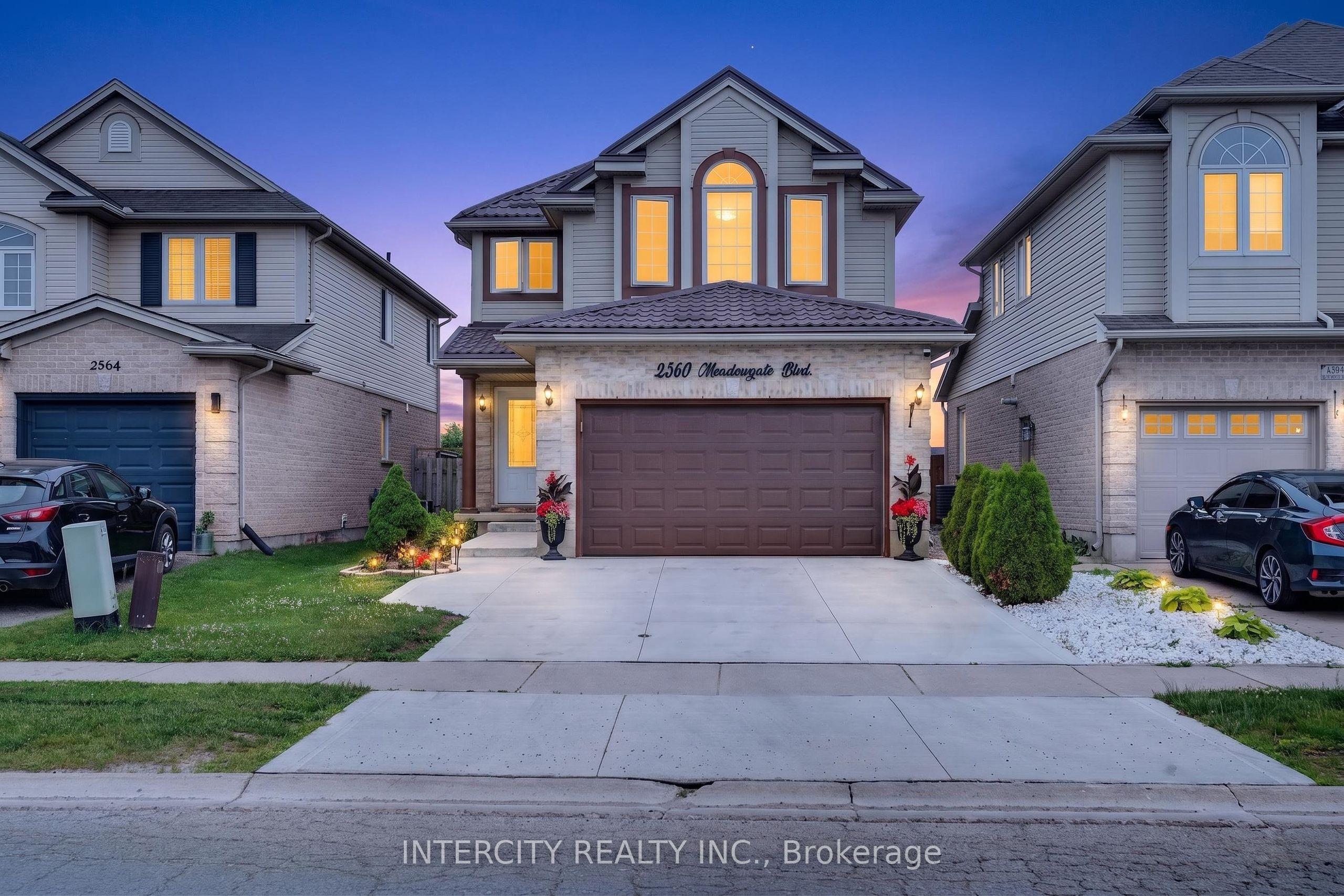 2560 Meadowgate Boulevard — photo 1