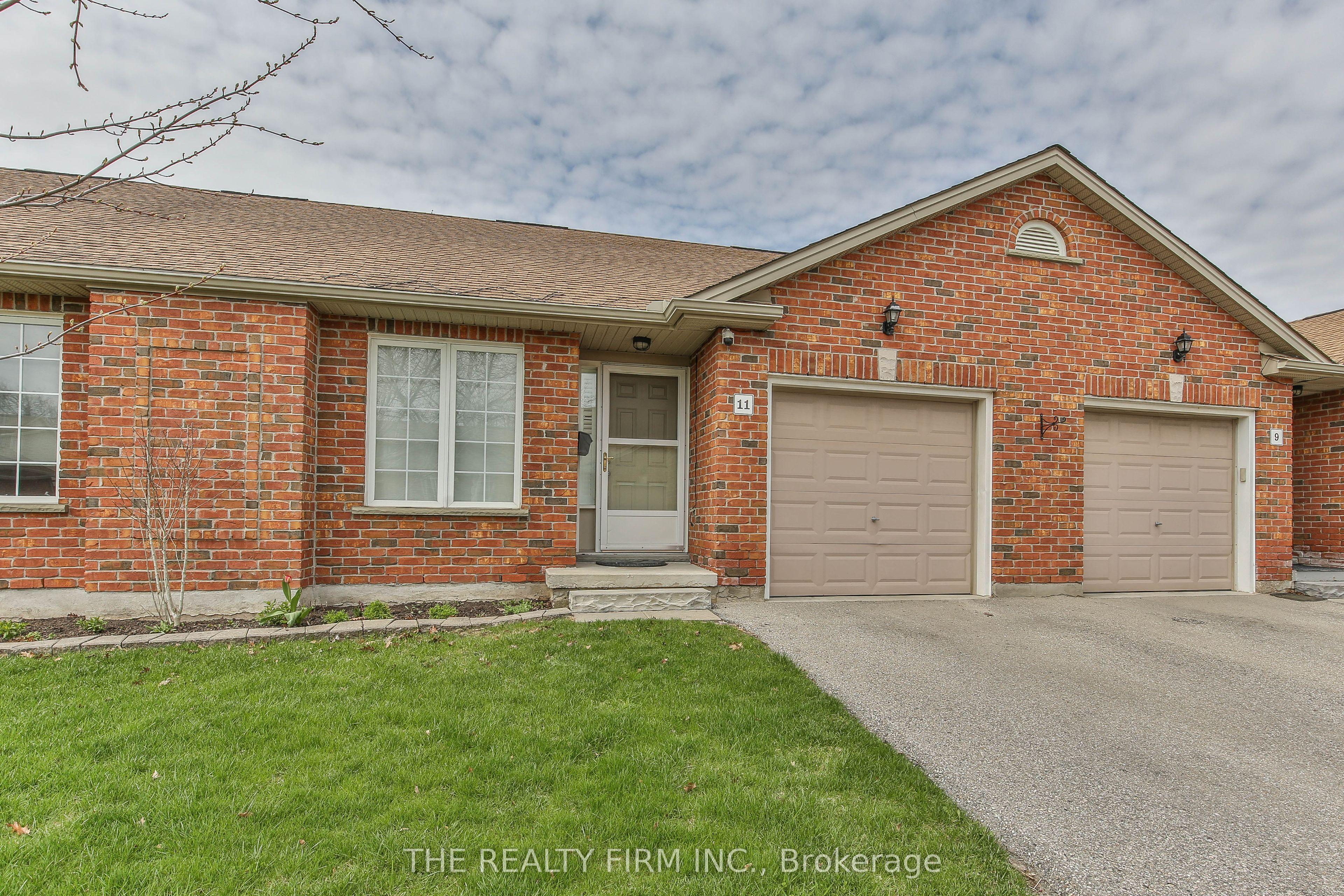 100 Stroud Crescent, Unit 11 — photo 1