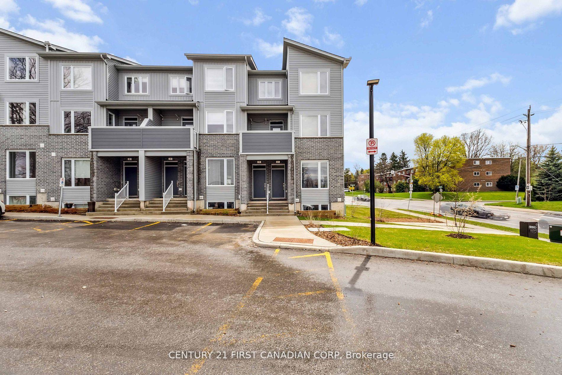 990 DEVERON Crescent, Unit 21 — photo 1