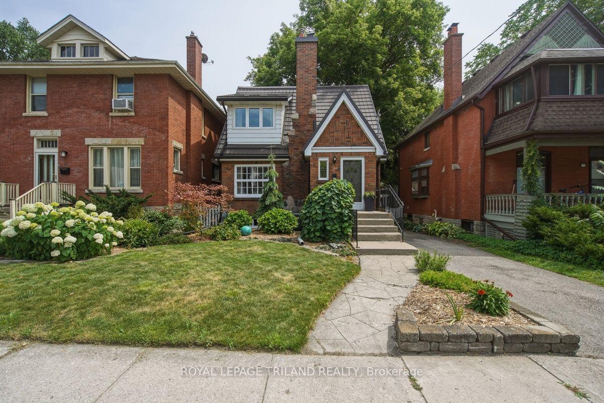 647 Piccadilly Street — photo 1