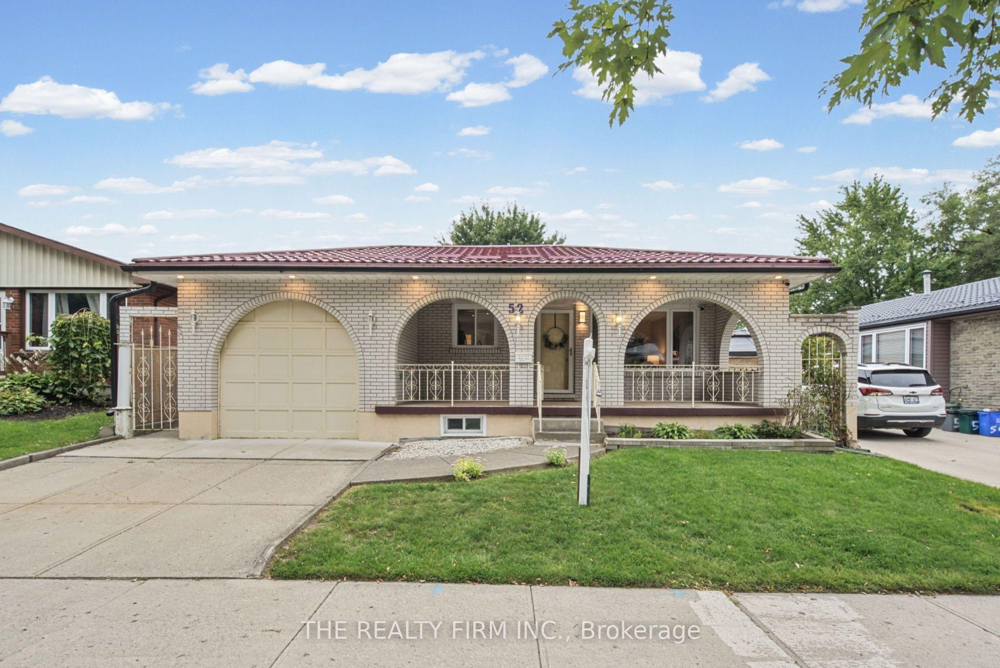 52 Barrett Crescent — photo 1