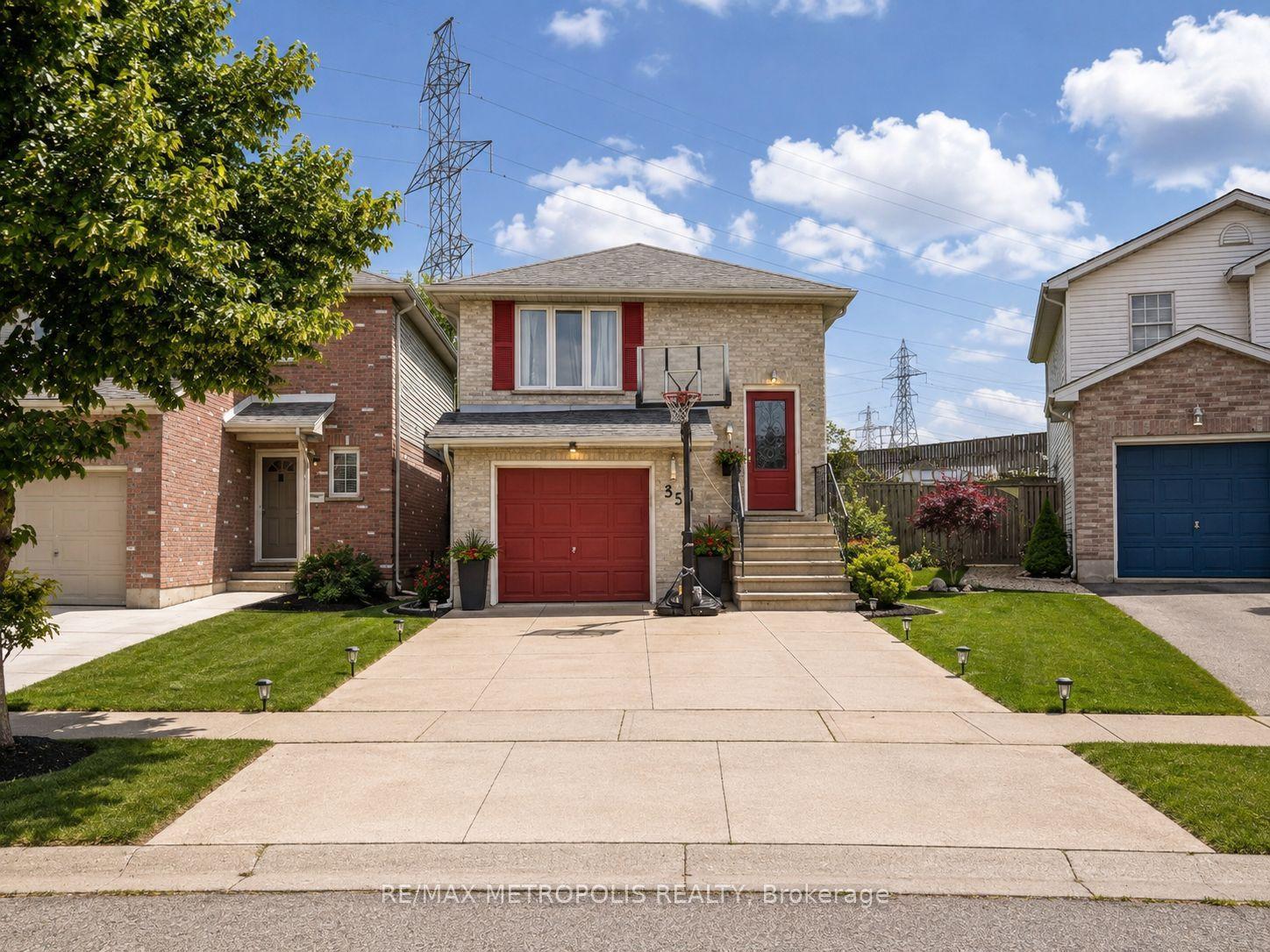 35 Phair Crescent — photo 1