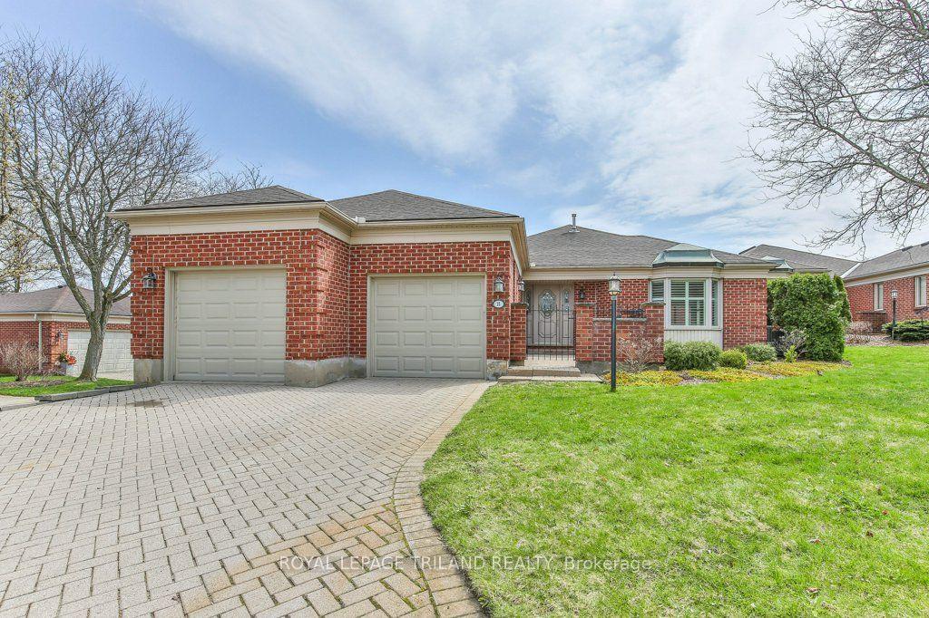 60 ROSECLIFFE Crescent, Unit 8 — photo 1