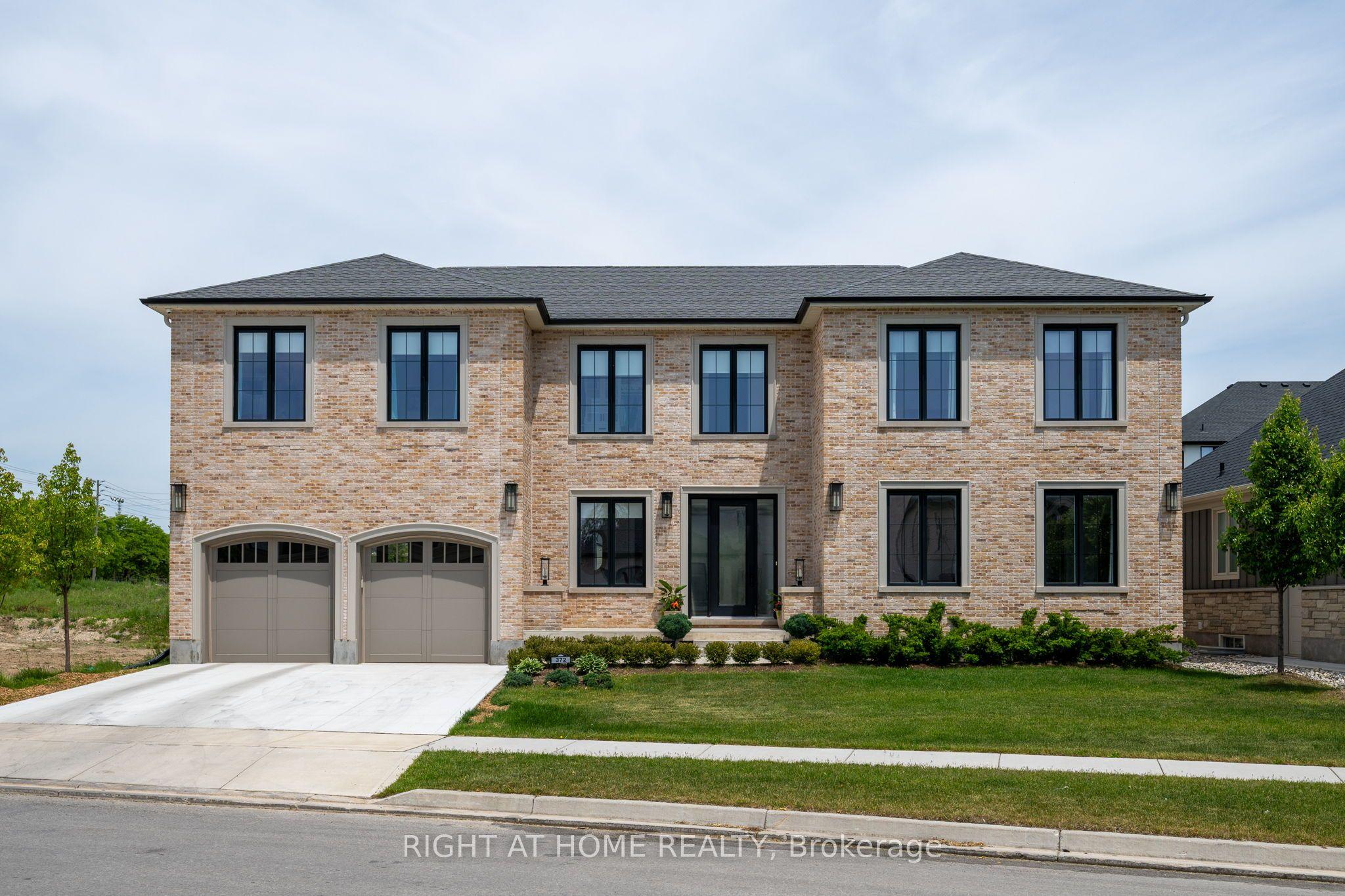 372 Manhattan Drive — photo 1