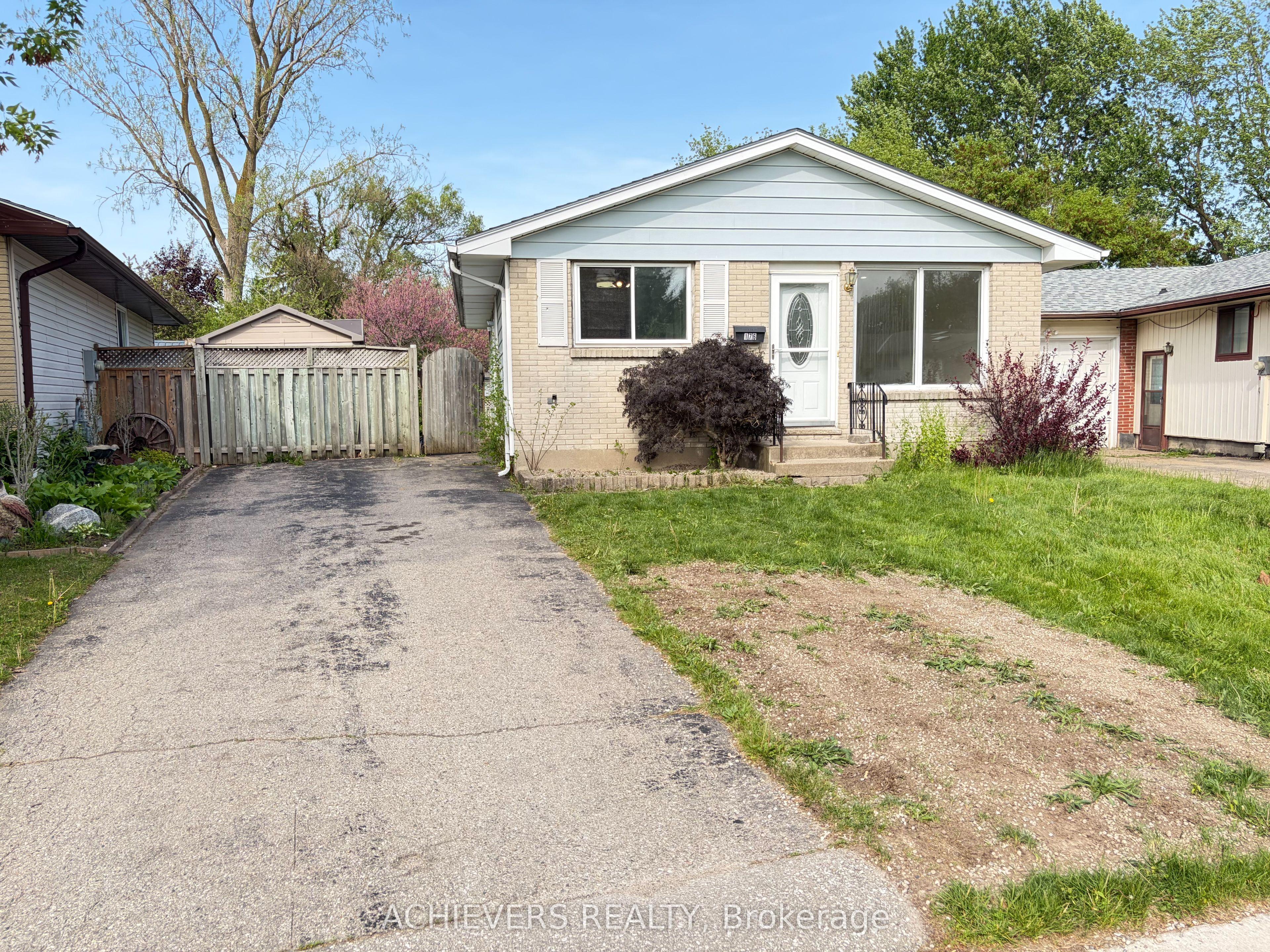 176 Culver Crescent — photo 1